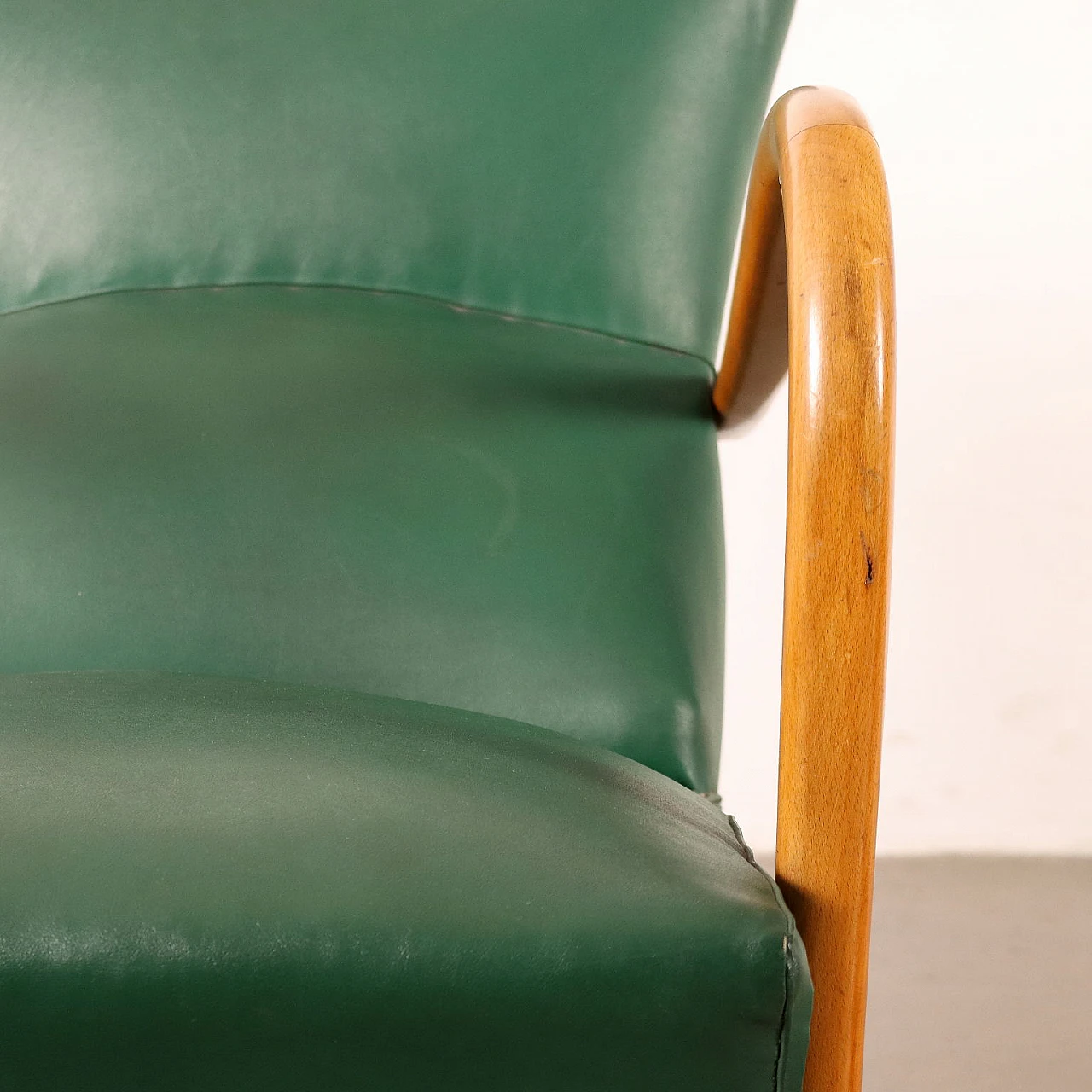 Coppia do poltrone in faggio con rivestimento in skai verde, anni '50 7