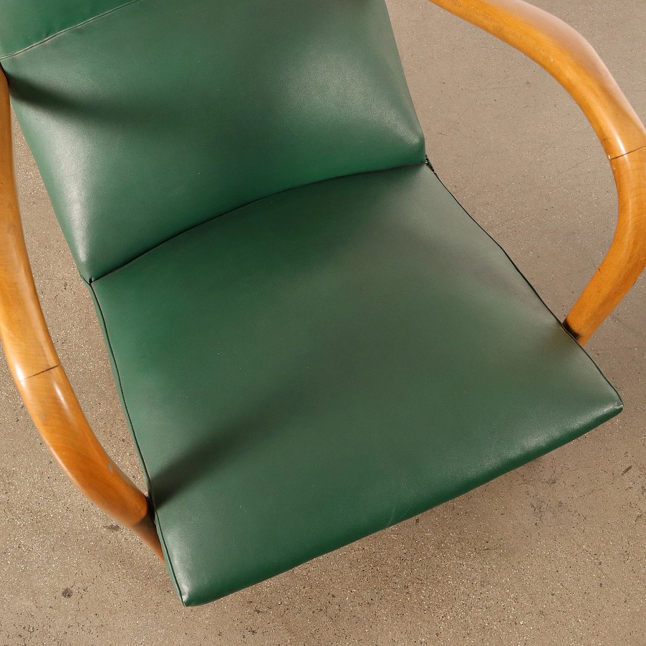 Coppia do poltrone in faggio con rivestimento in skai verde, anni '50 9