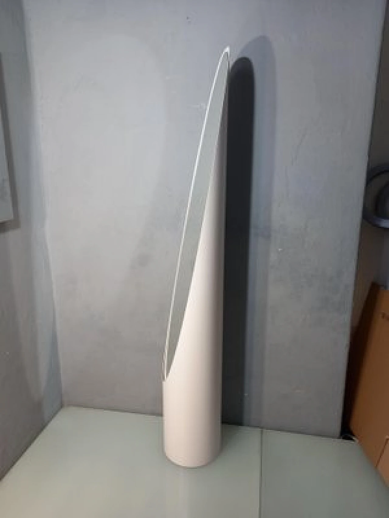 Specchio da terra Unghia in legno e pvc bianco, anni 2000 4