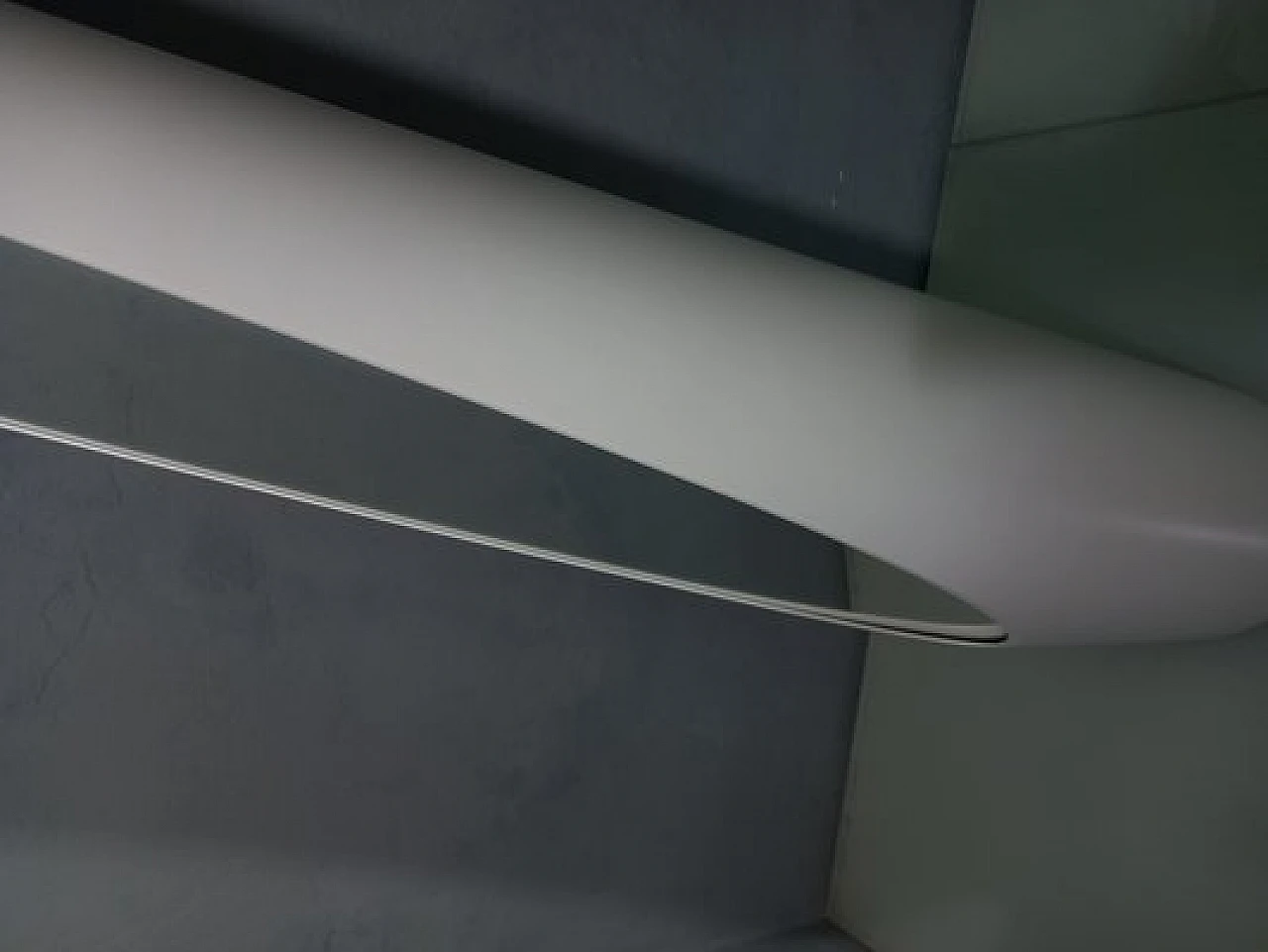 Specchio da terra Unghia in legno e pvc bianco, anni 2000 7