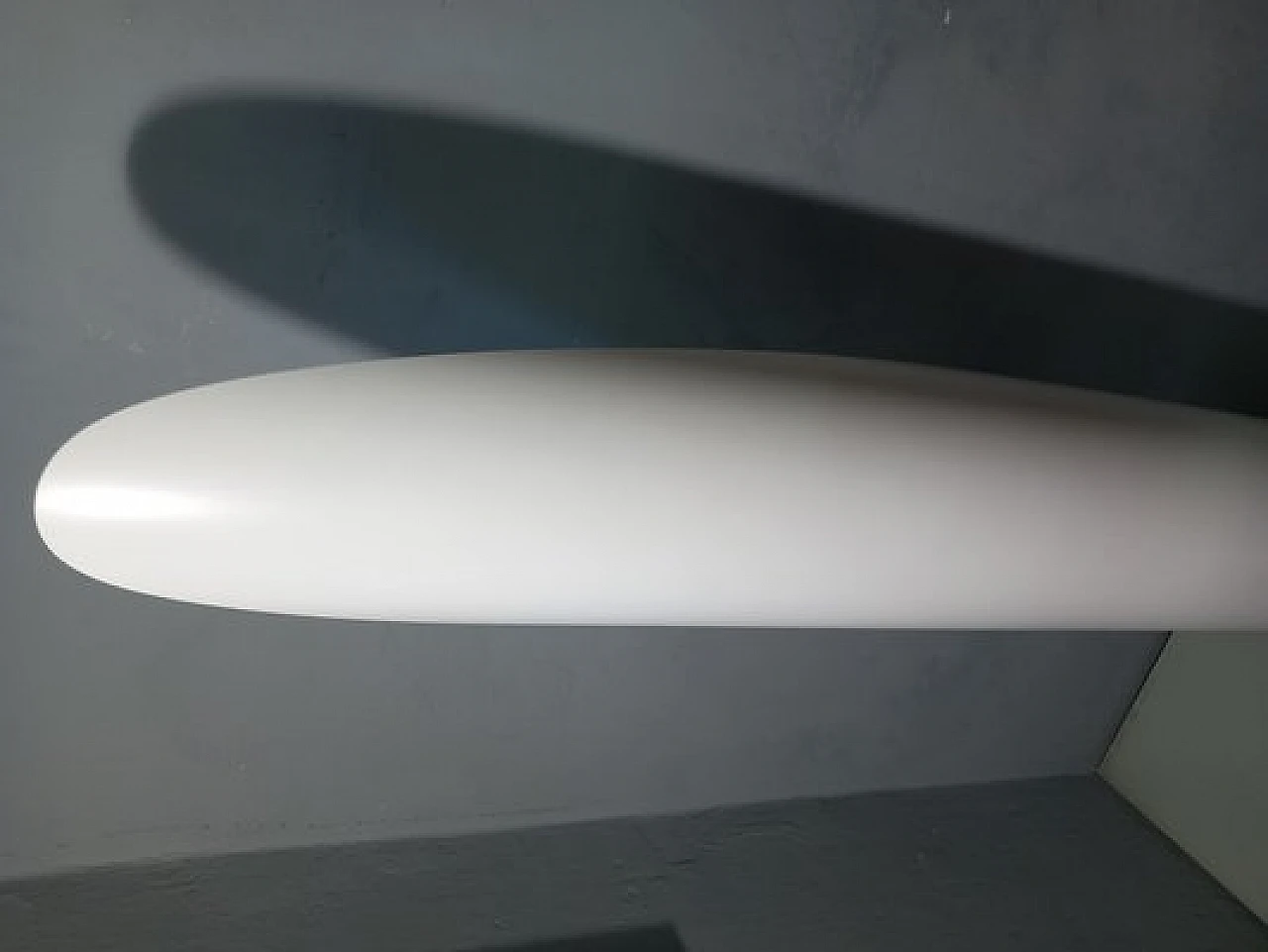 Specchio da terra Unghia in legno e pvc bianco, anni 2000 11