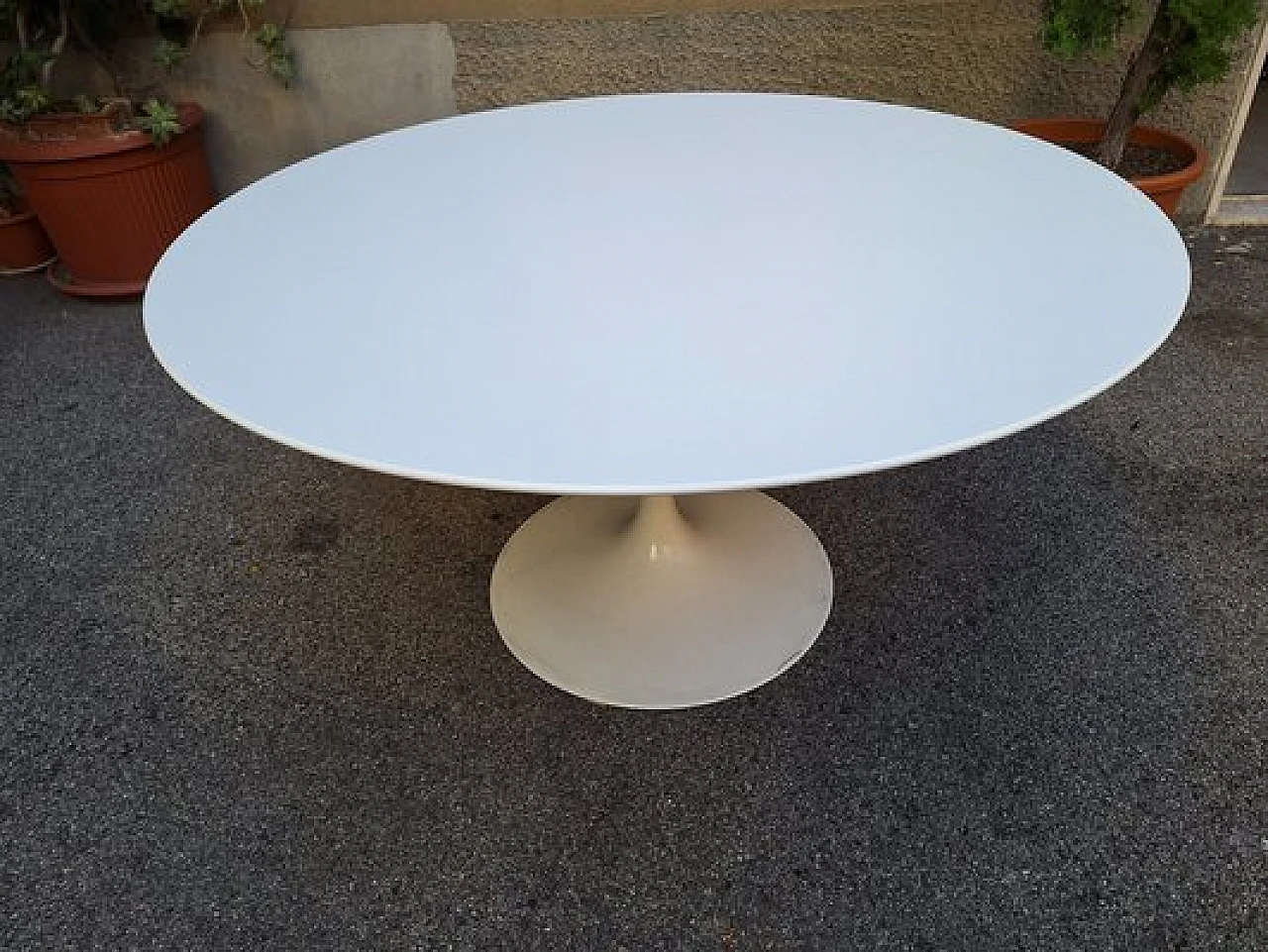 Tavolo Tulip in laminato bianco di Eero Saarinen per Knoll, anni '60 1