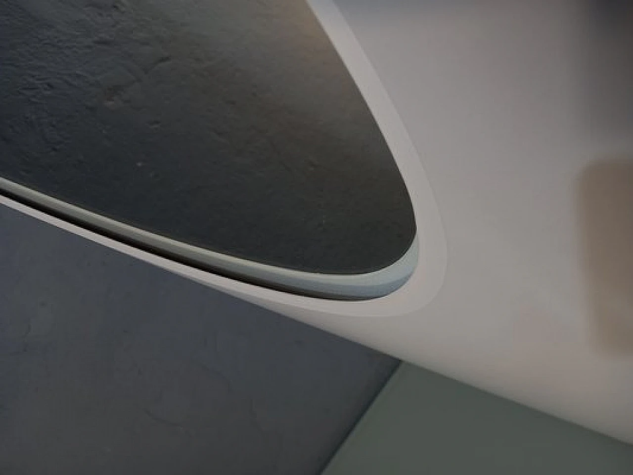 Specchio da terra Unghia in legno e pvc bianco, anni 2000 15