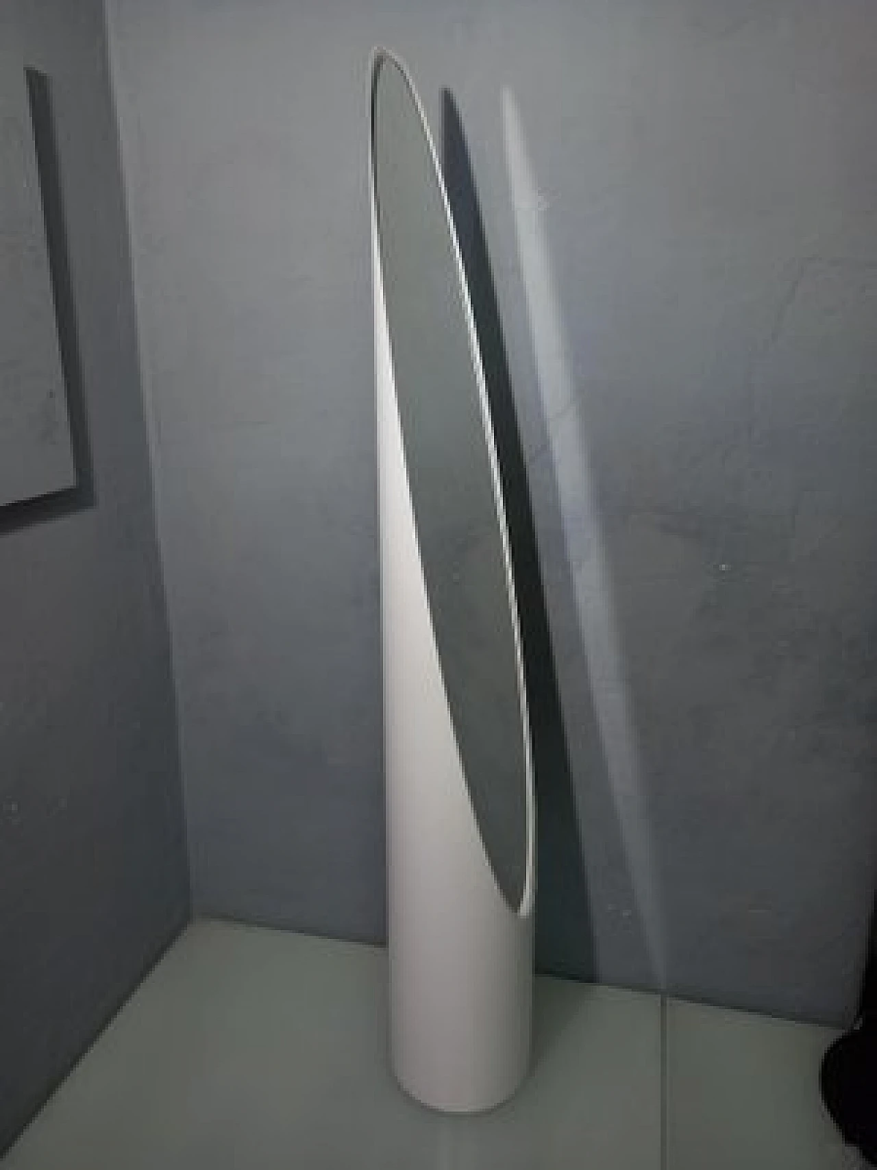 Specchio da terra Unghia in legno e pvc bianco, anni 2000 19