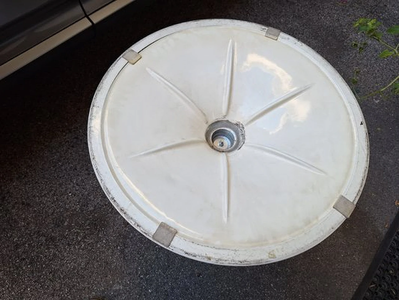 Tavolo Tulip in laminato bianco di Eero Saarinen per Knoll, anni '60 10