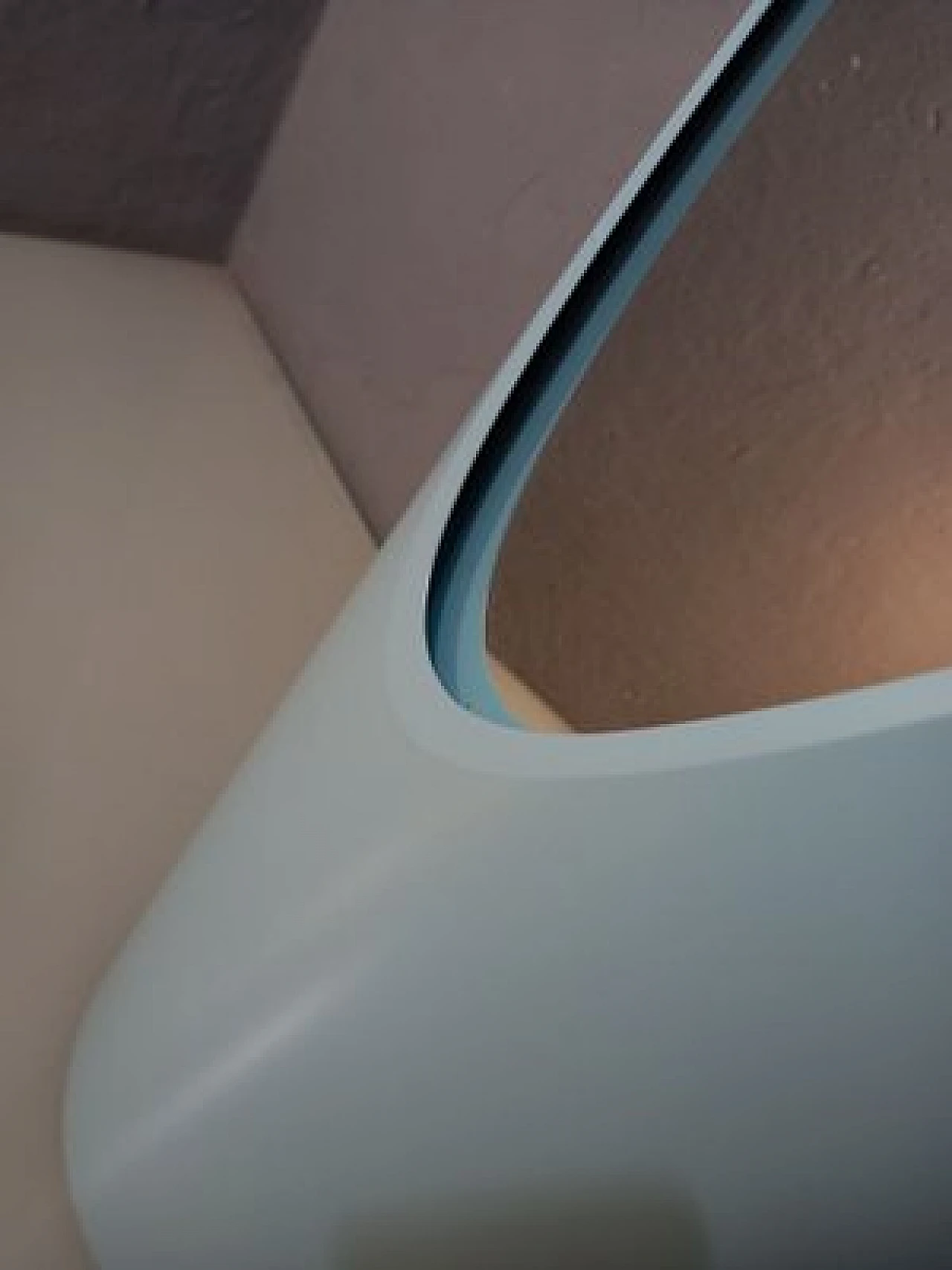 Specchio da terra Unghia in legno e pvc azzurro, anni 2000 5