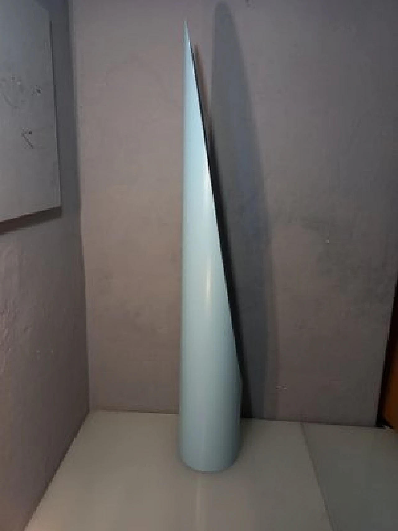Specchio da terra Unghia in legno e pvc azzurro, anni 2000 8