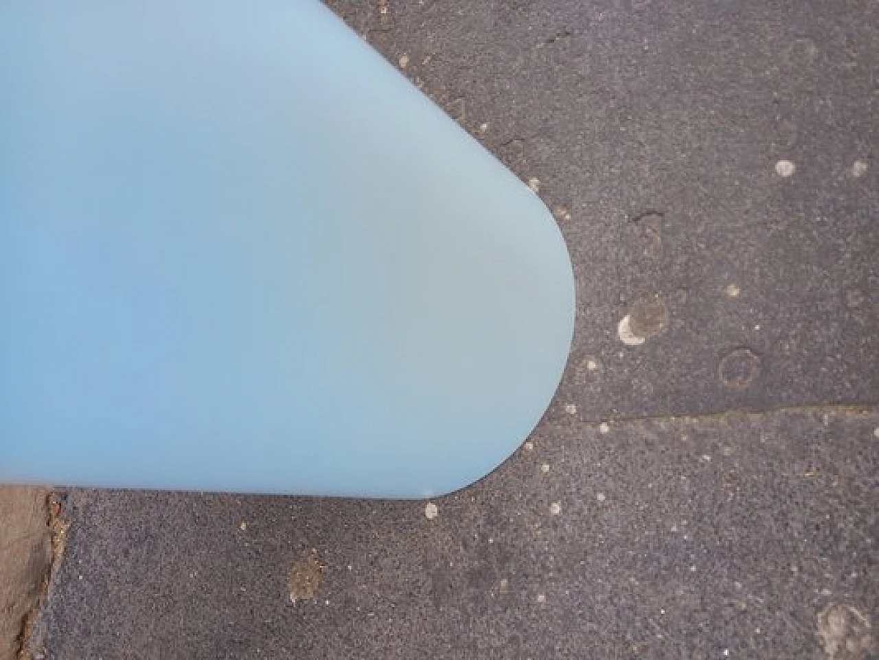 Specchio da terra Unghia in legno e pvc azzurro, anni 2000 10