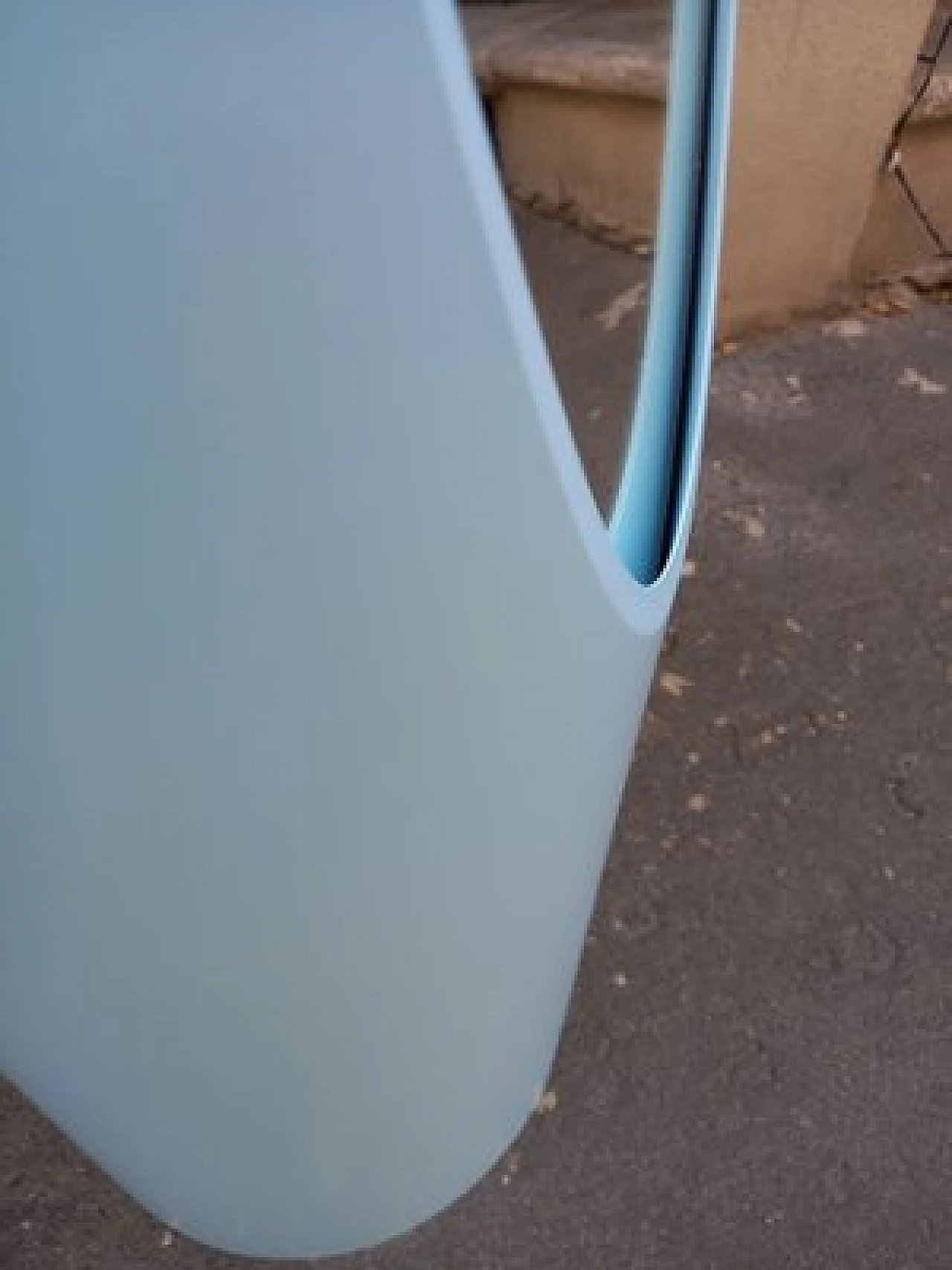 Specchio da terra Unghia in legno e pvc azzurro, anni 2000 12