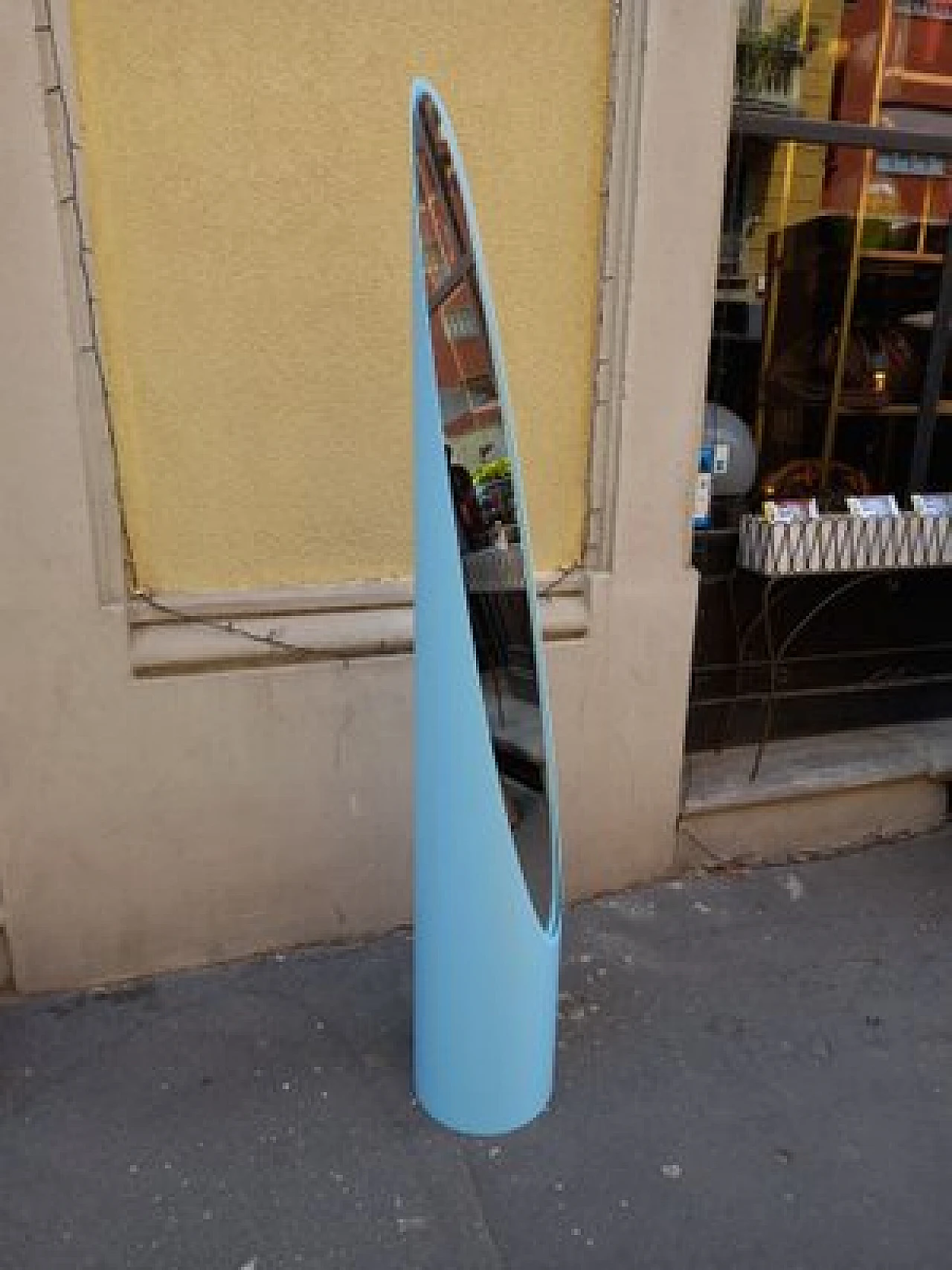 Specchio da terra Unghia in legno e pvc azzurro, anni 2000 14