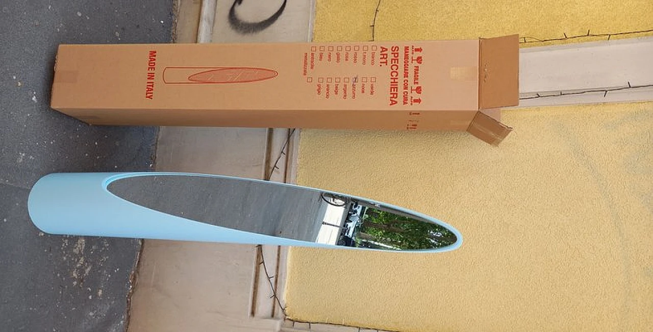Specchio da terra Unghia in legno e pvc azzurro, anni 2000 15