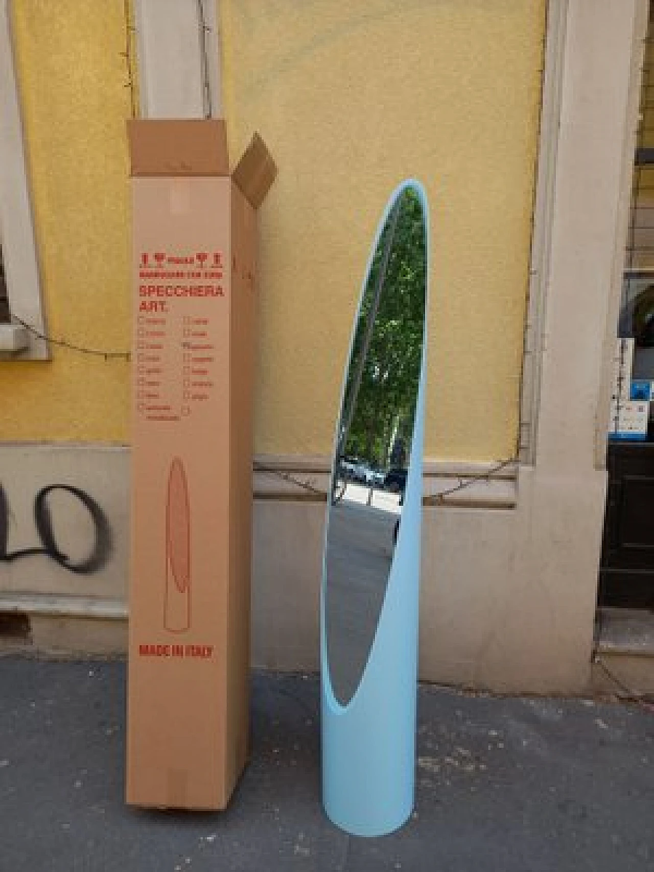 Specchio da terra Unghia in legno e pvc azzurro, anni 2000 16