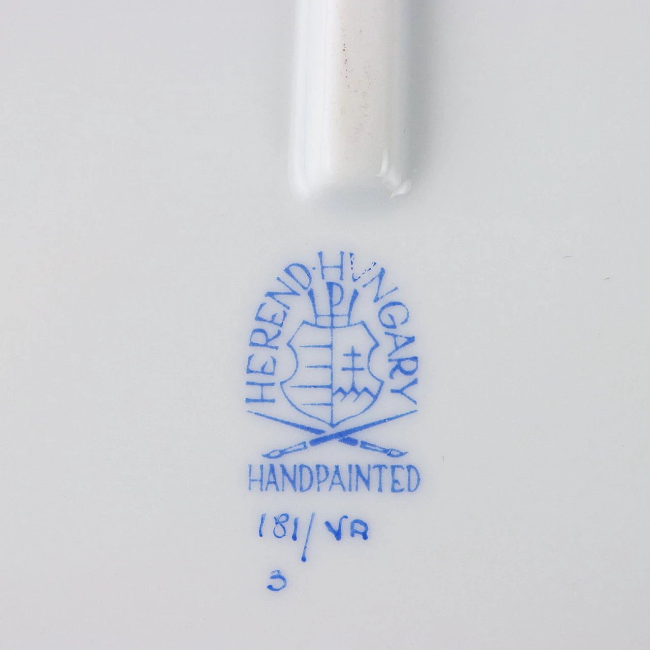 Herend Hungary porcelain centrepiece and pair of baskets 10