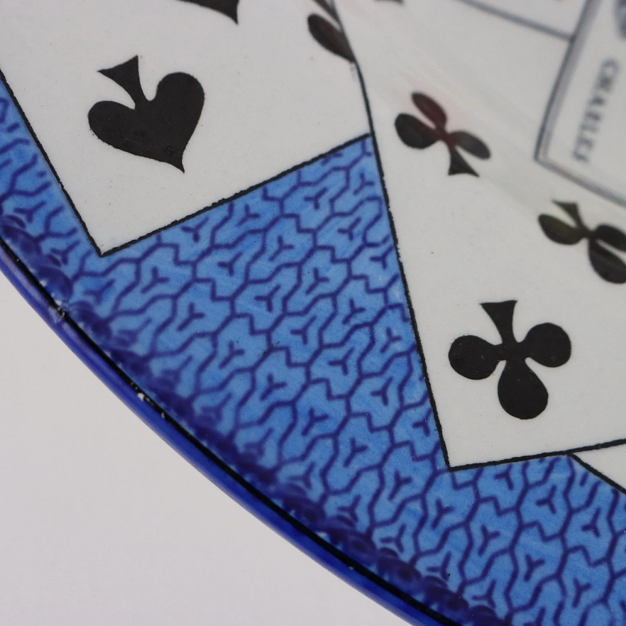 Piatto in porcellana con carte da gioco di Creil et Montereau, fine '800 6