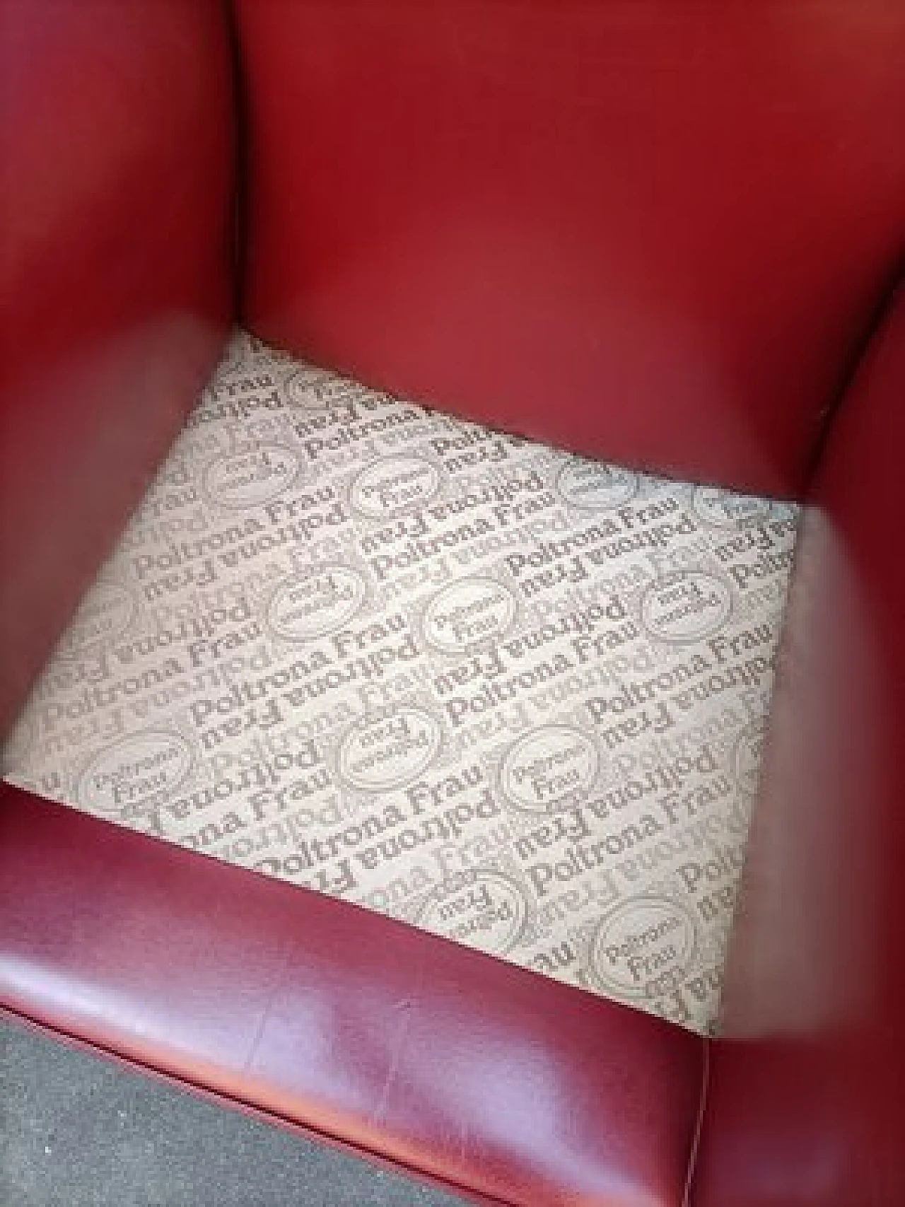 Pair of red Vanity Fair armchairs by R. Frau for Poltrona Frau, 1980s 8