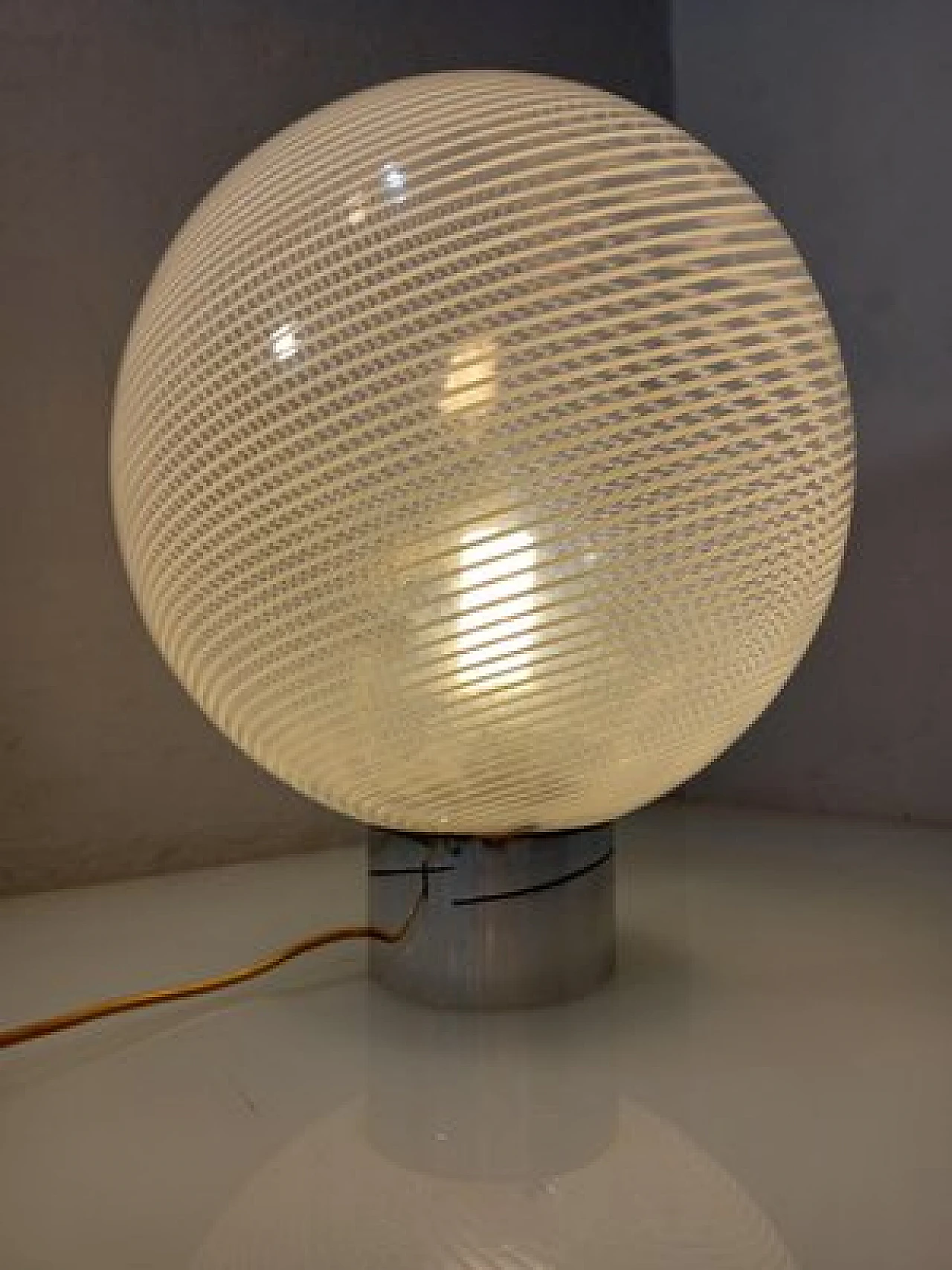 Lampada da tavolo in vetro di Murano retinato di G. Capriolo, anni '60 3