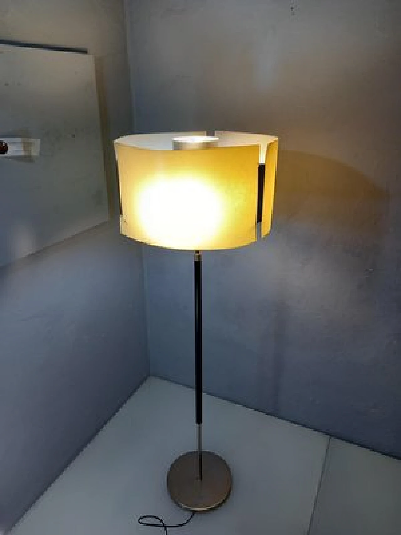 397 Floor lamp in fiberglass by Angelo Ostuni for Oluce, 1960s 4