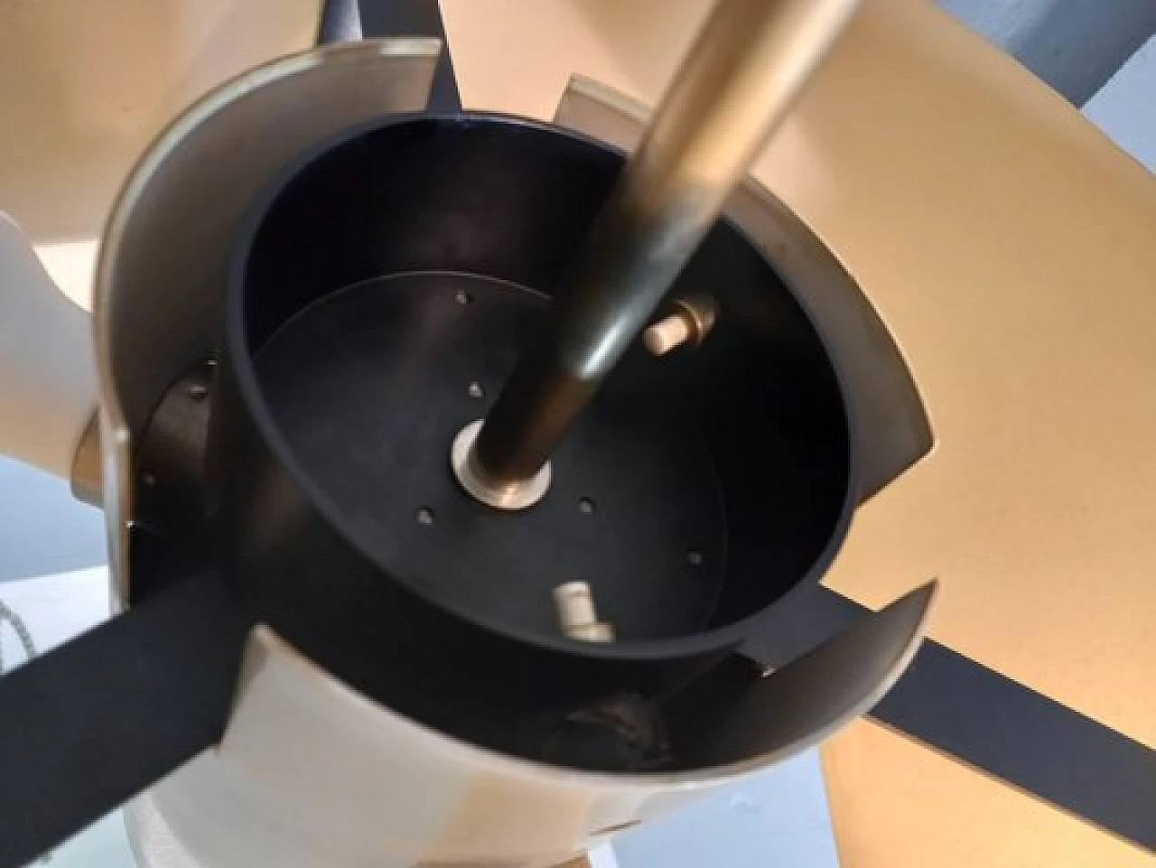 397 Floor lamp in fiberglass by Angelo Ostuni for Oluce, 1960s 10