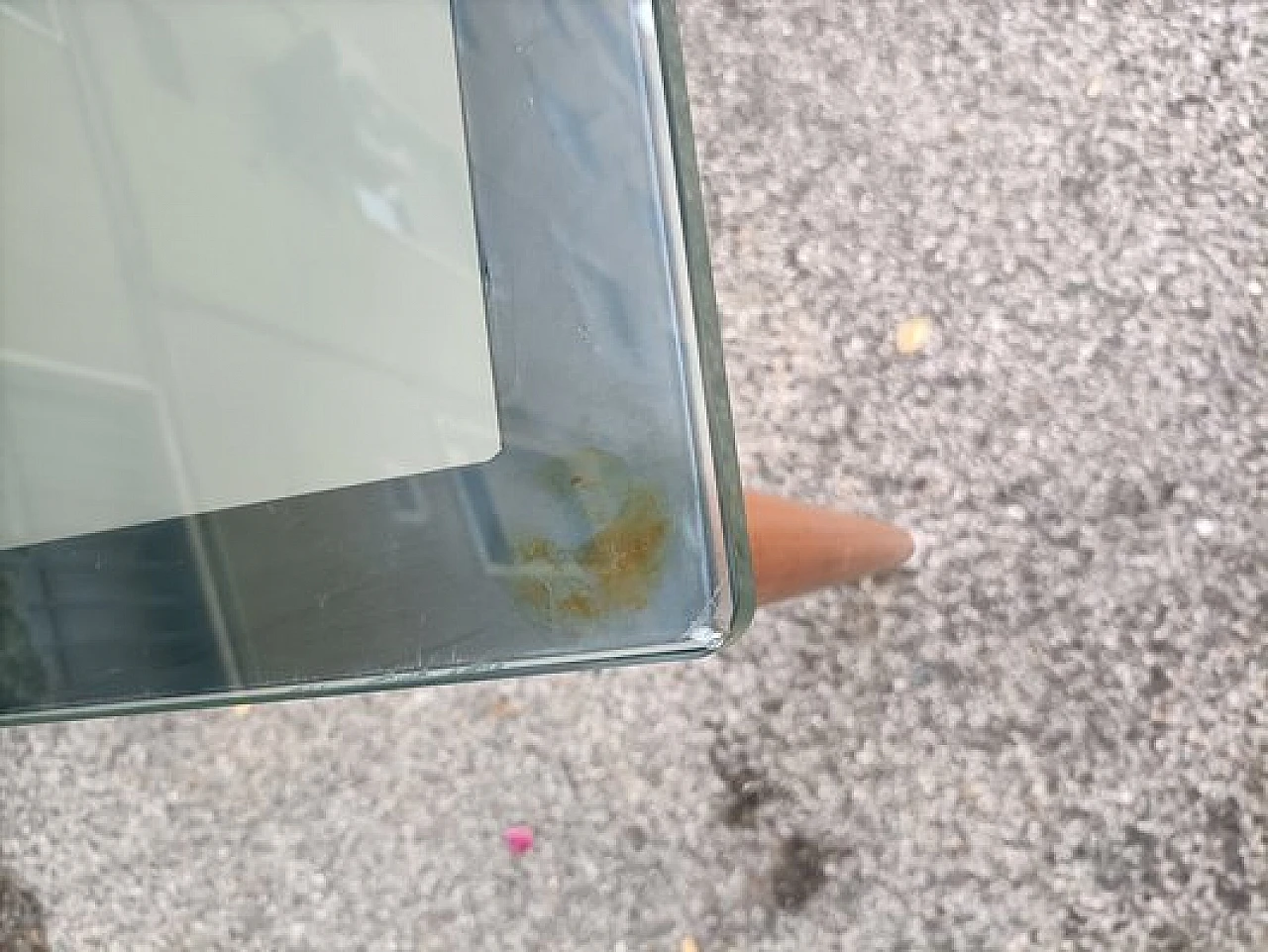 Tavolo in legno e vetro in stile Le Corbusier di Cassina, anni '80 4