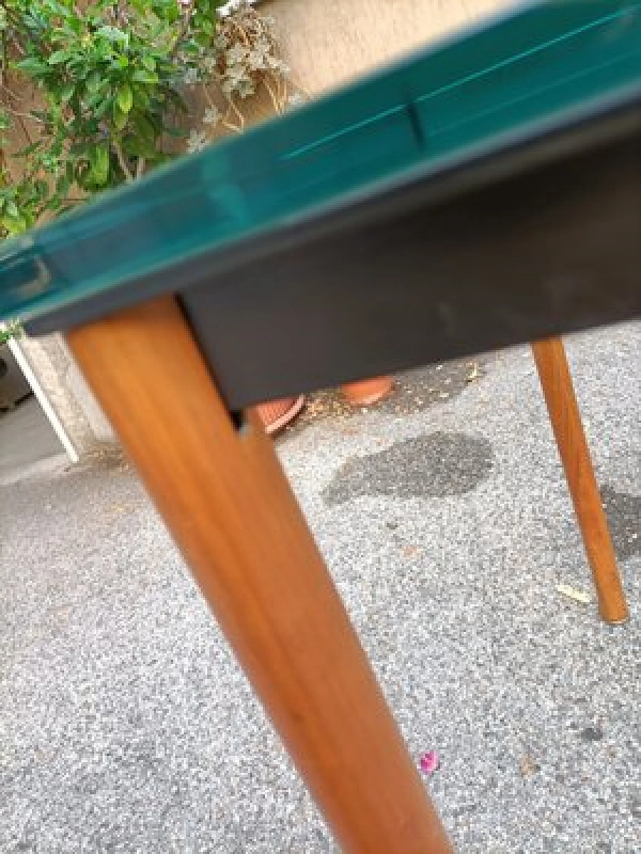 Tavolo in legno e vetro in stile Le Corbusier di Cassina, anni '80 6