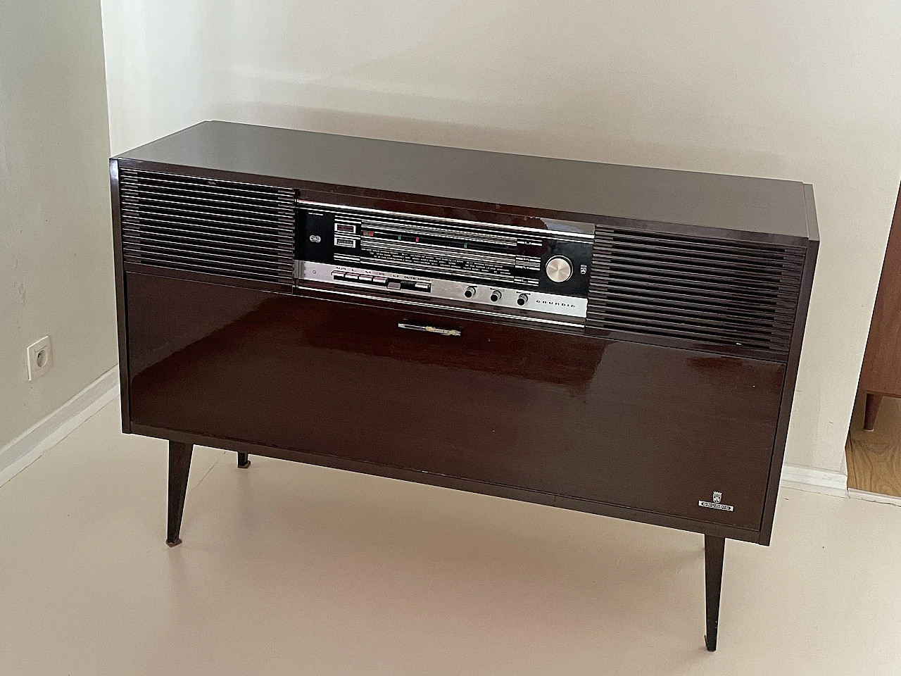 Radio giradischi Grundig Mandello de Luxe 2, anni '70 1