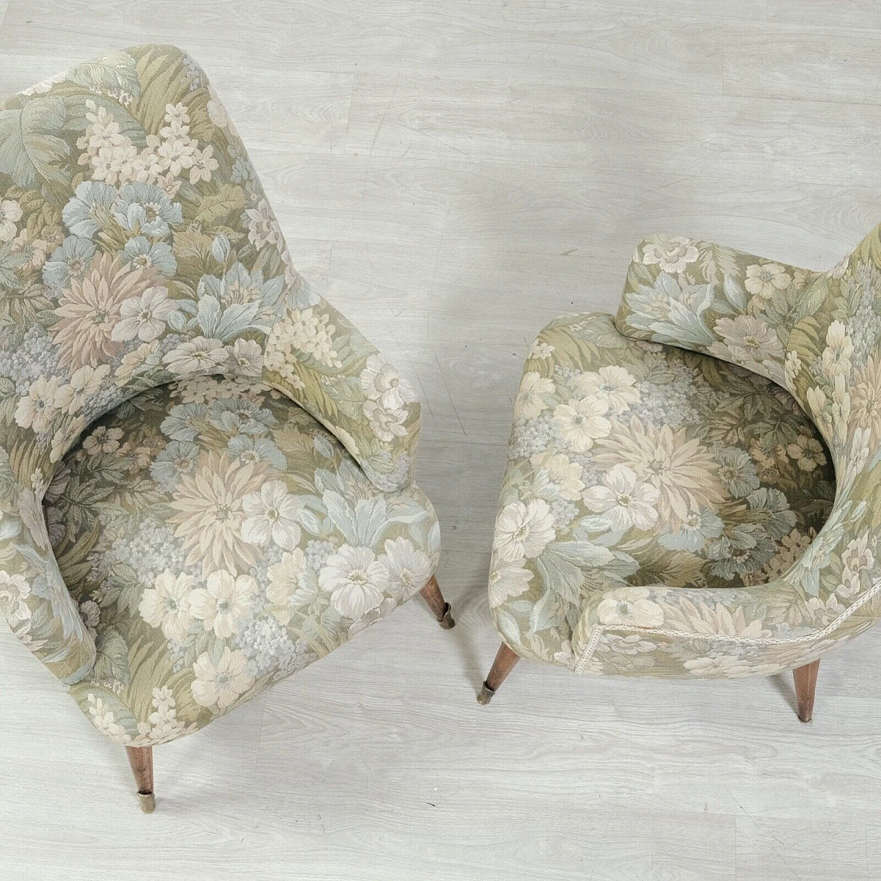 Coppia di poltrone in legno e tessuto floreale, anni '50 15