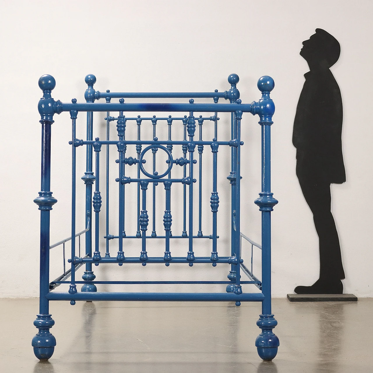 Letto singolo in ferro battuto laccato blu, inizio '900 2