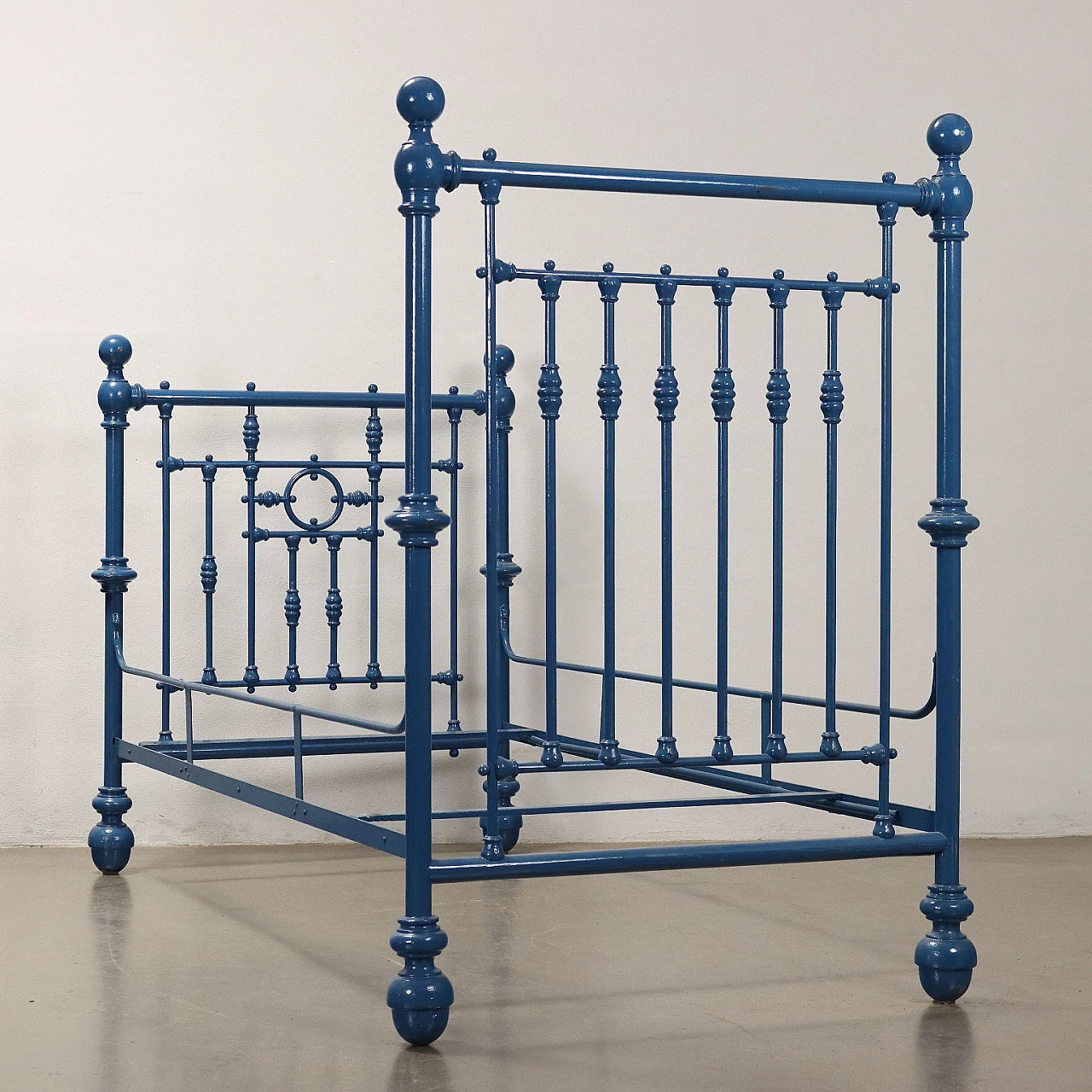 Letto singolo in ferro battuto laccato blu, inizio '900 8