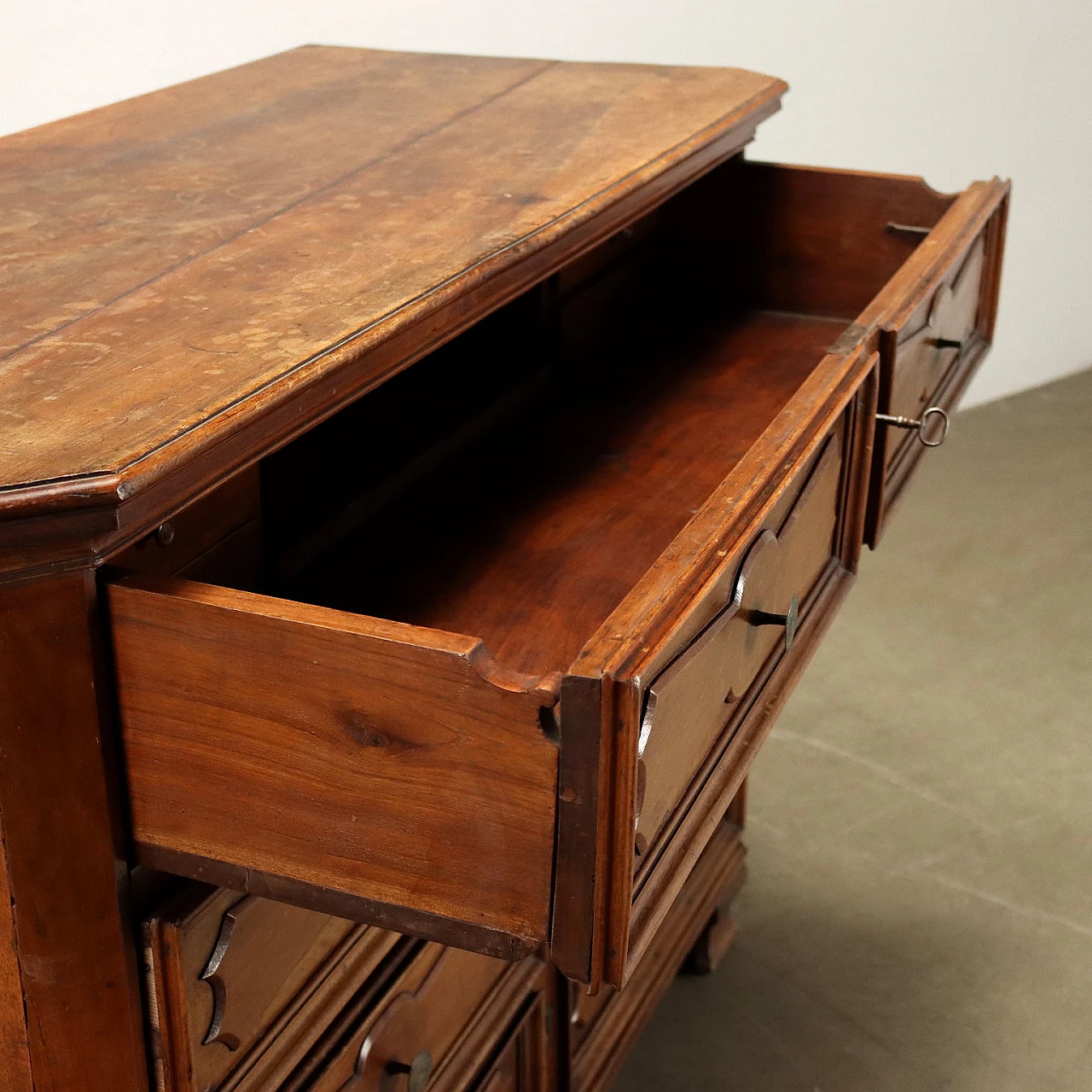 Canterano Barocco lombardo in noce con scrittoio, inizio '700 3