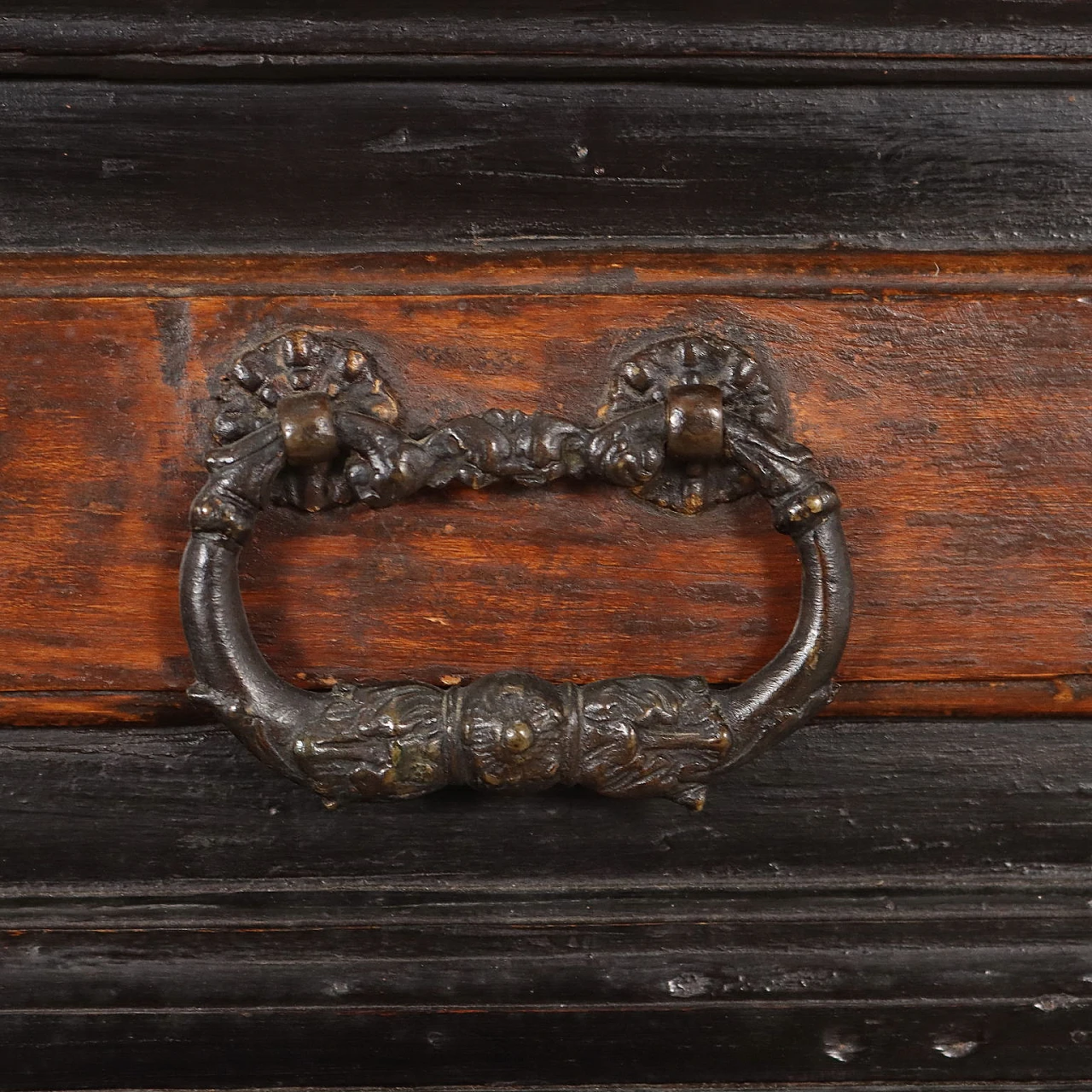 Poplar dresser with shelf feet, drawers and flap top, 18th century 6