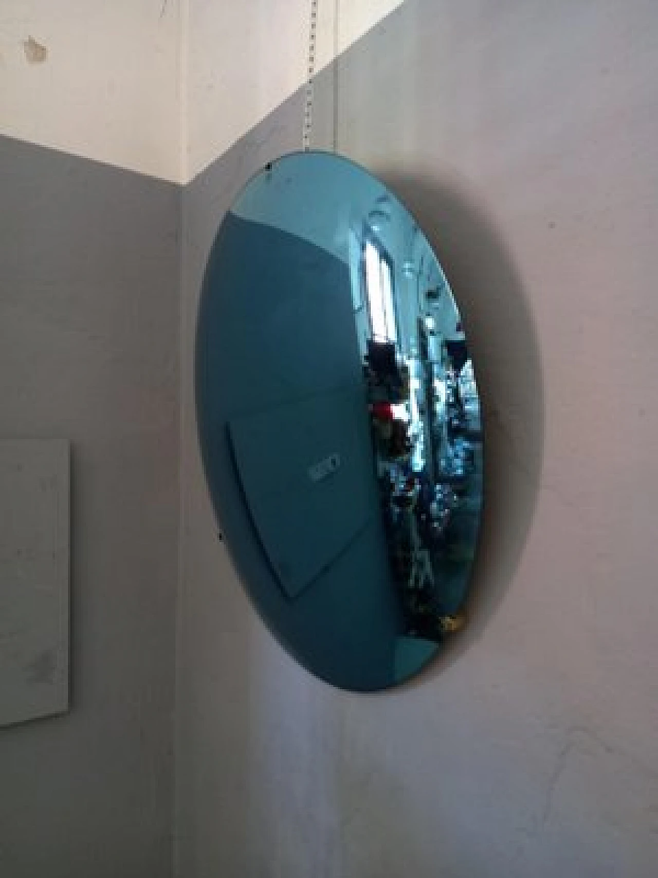 Specchio convesso blu con struttura in ferro orientabile, anni 2000 2