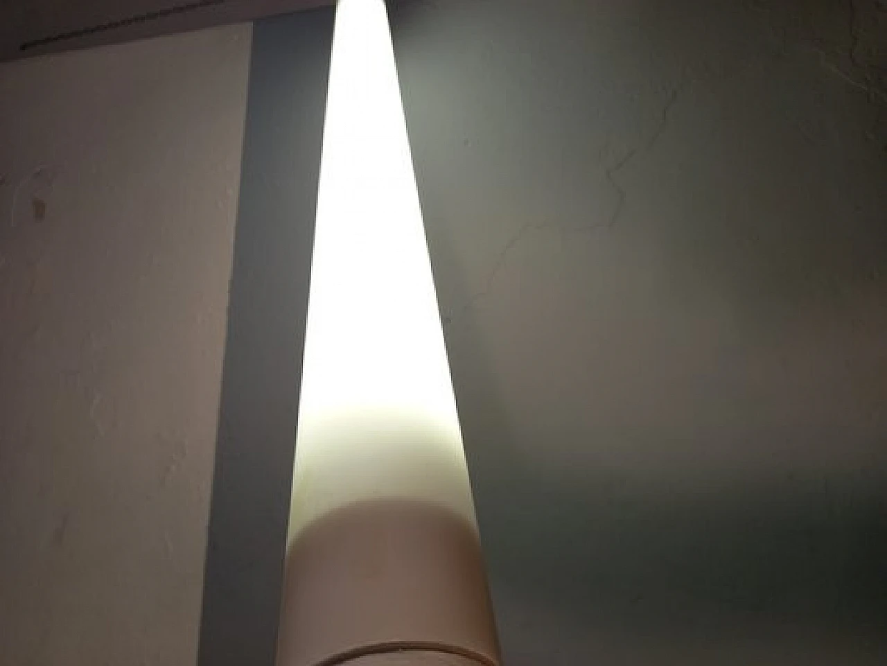 Lampada da terra al neon in ferro e vetro acrilico bianco, anni '60 6