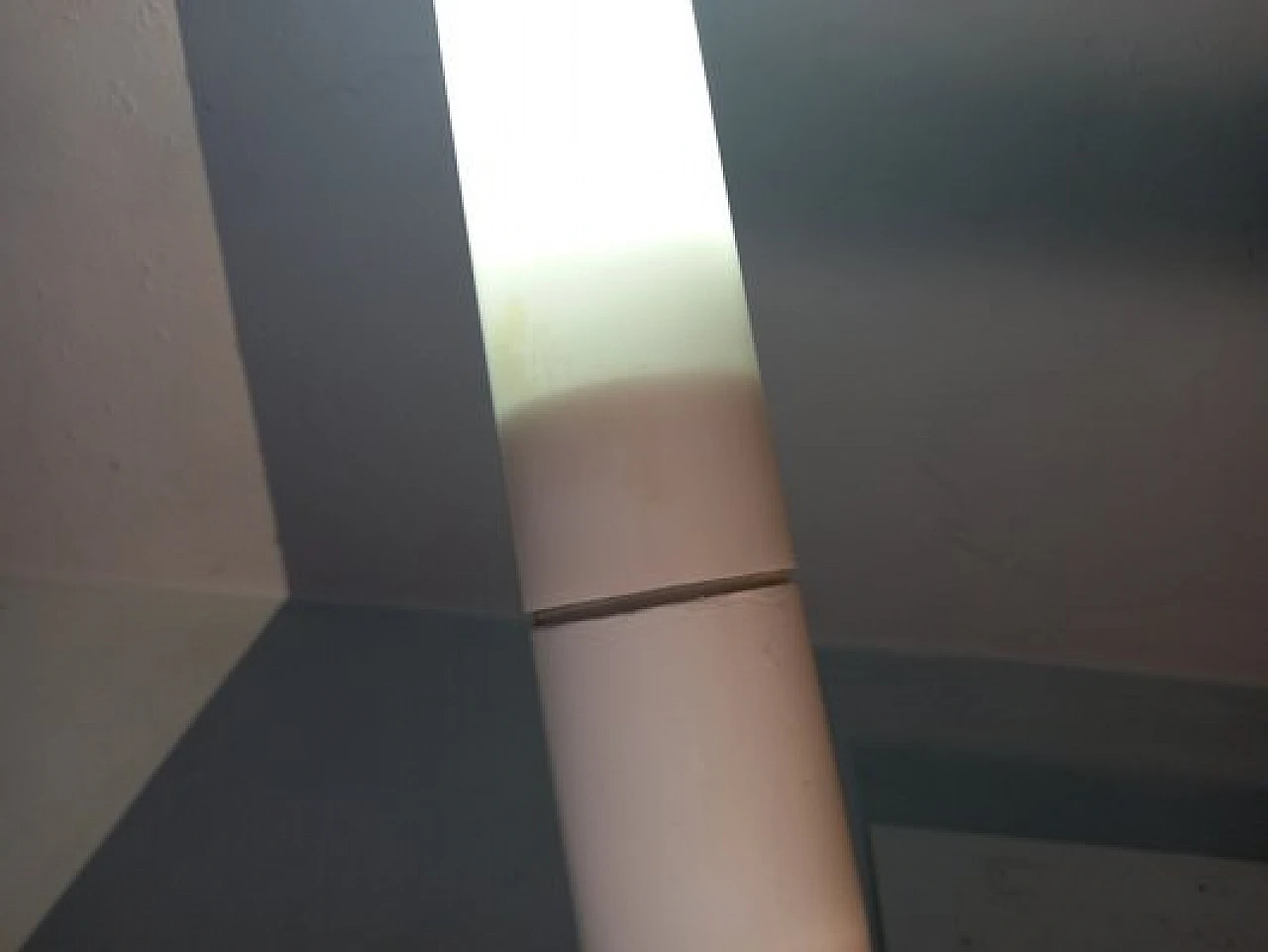 Lampada da terra al neon in ferro e vetro acrilico bianco, anni '60 7