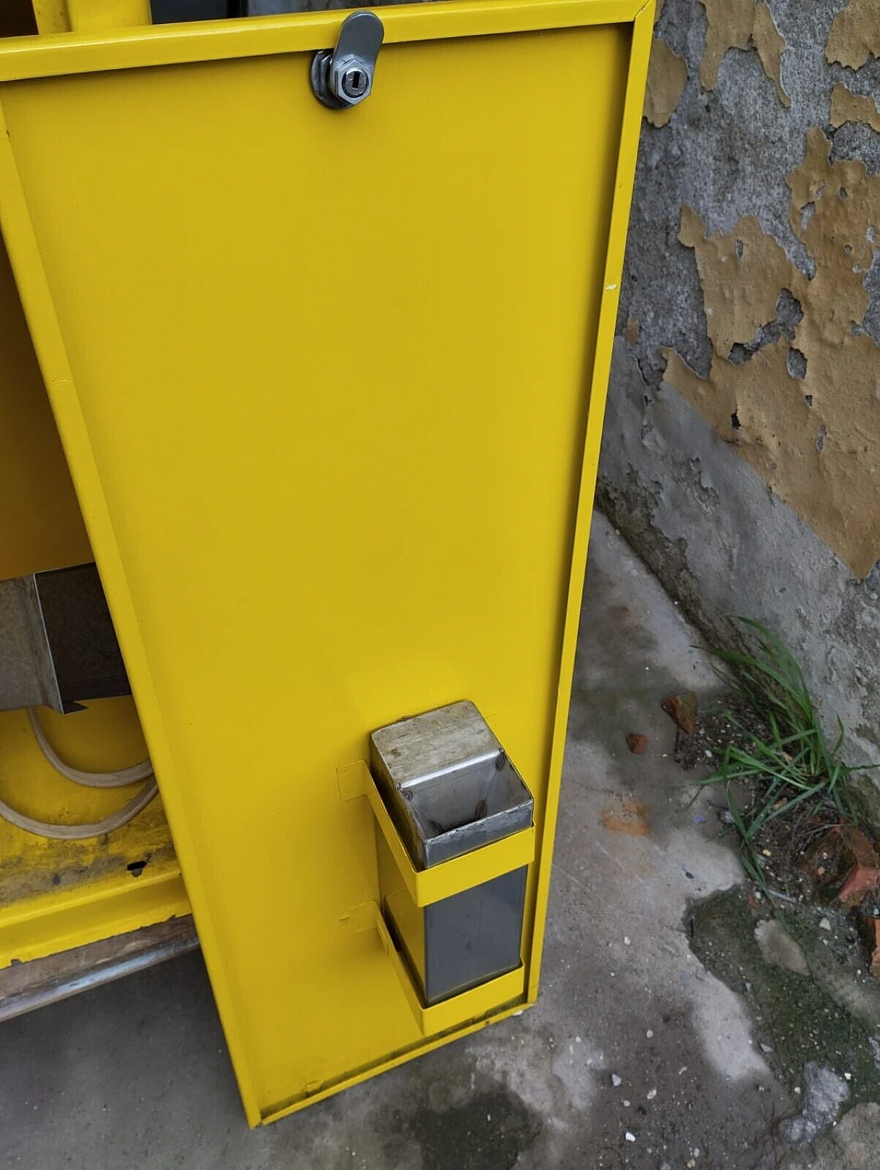 Metal and glass popcorn dispenser, 1970s 3