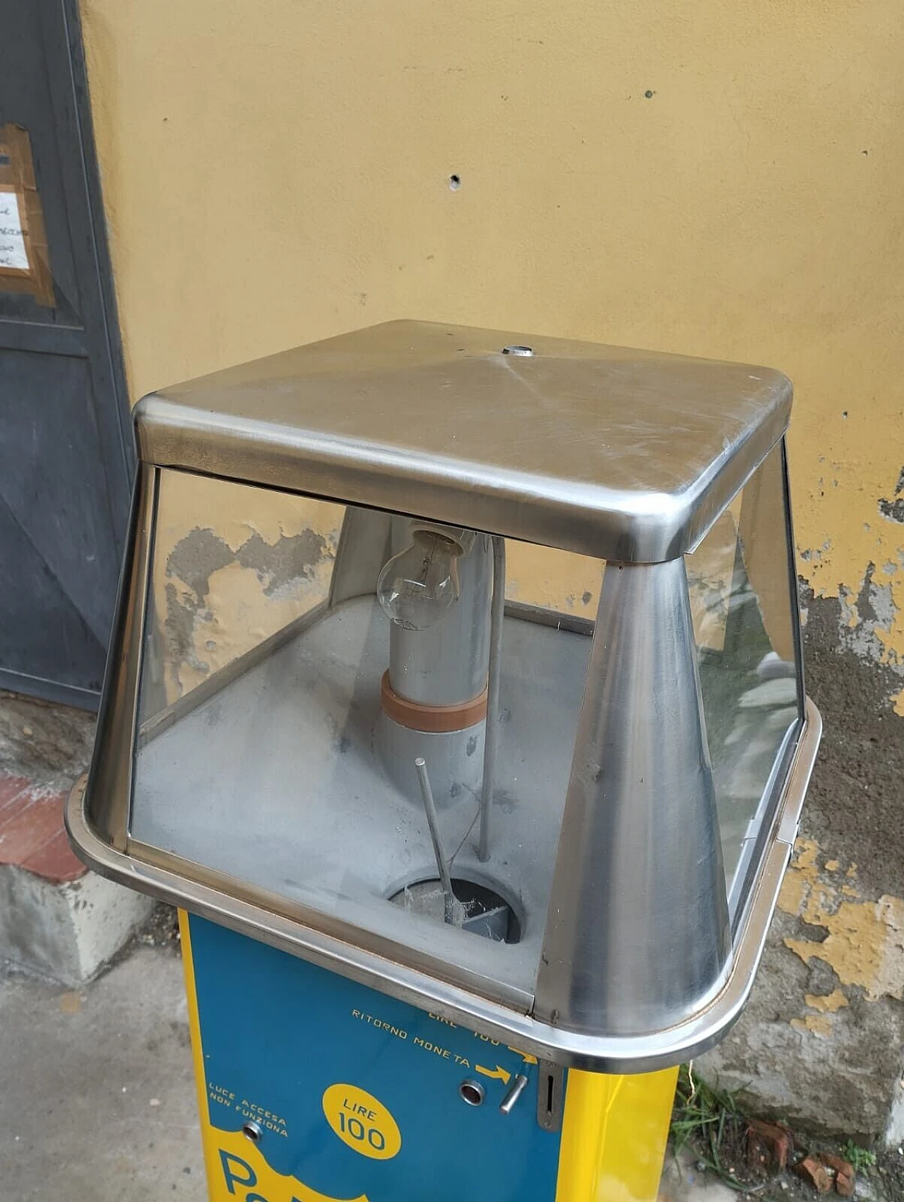 Metal and glass popcorn dispenser, 1970s 8
