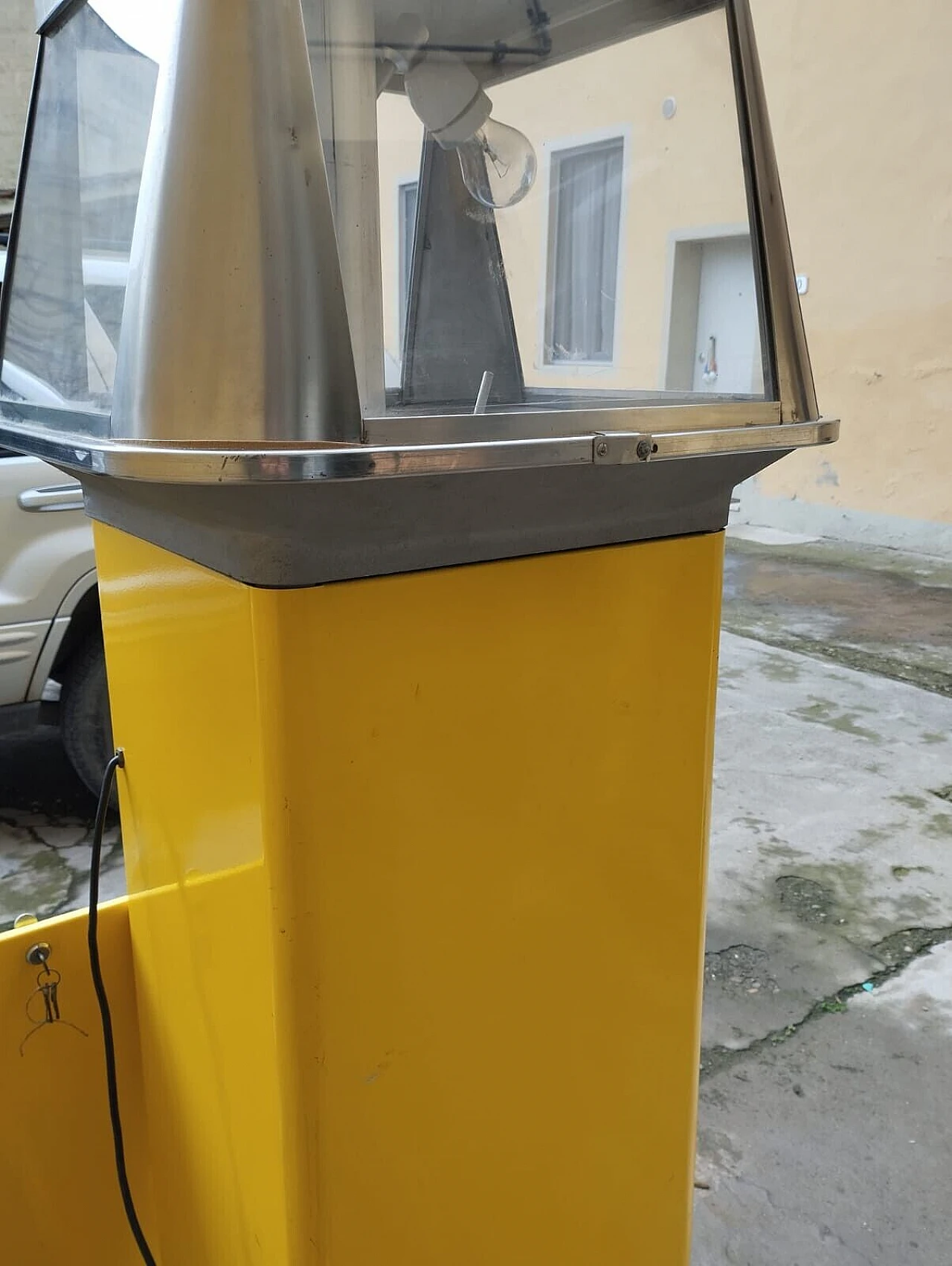 Metal and glass popcorn dispenser, 1970s 9