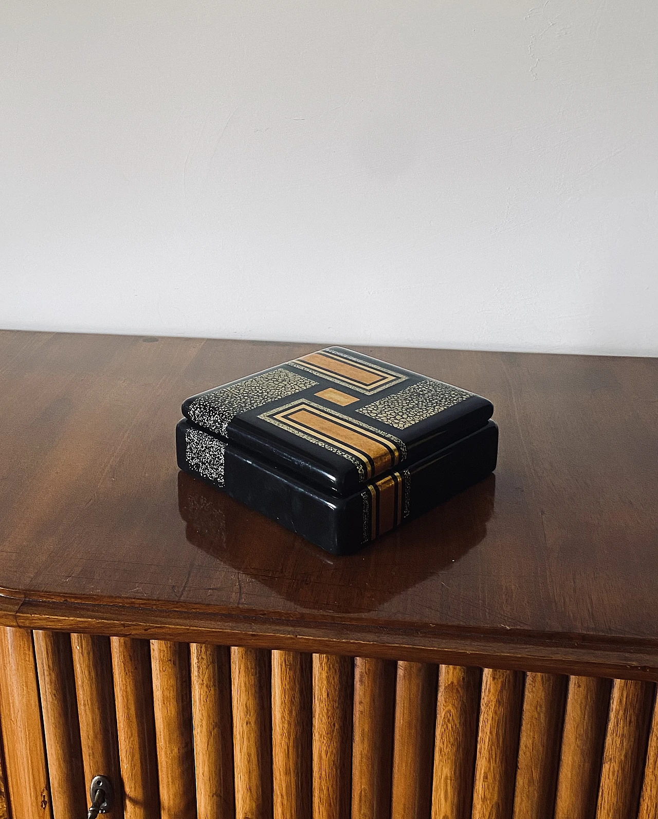 Art Deco lacquered box in the style of Jean Dunand, 1940s 3