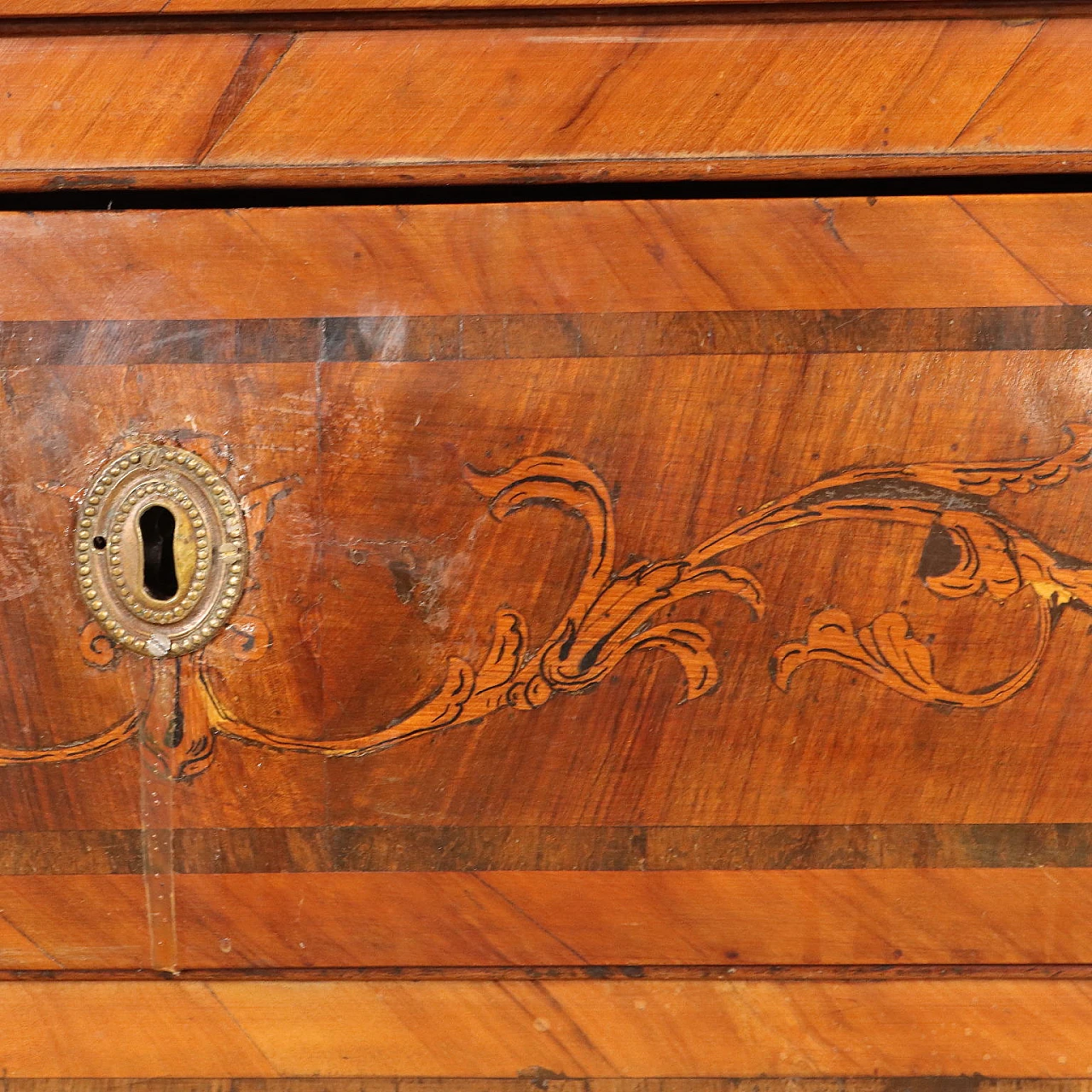 Louis XVI chest of drawers in walnut veneer inlaid with various woods, late 18th century 6
