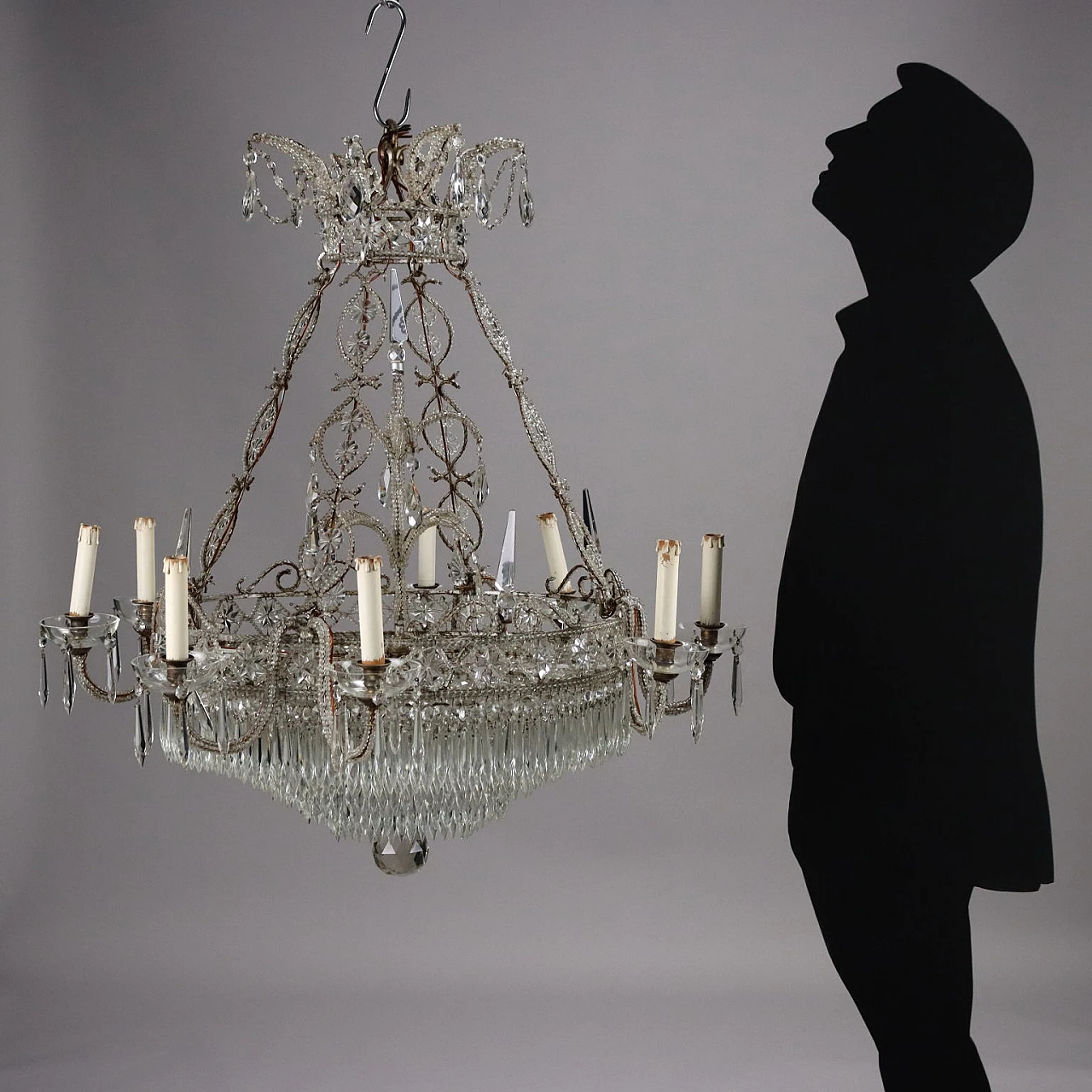 Eight-light chandelier with metal frame covered in glass and crystal 2