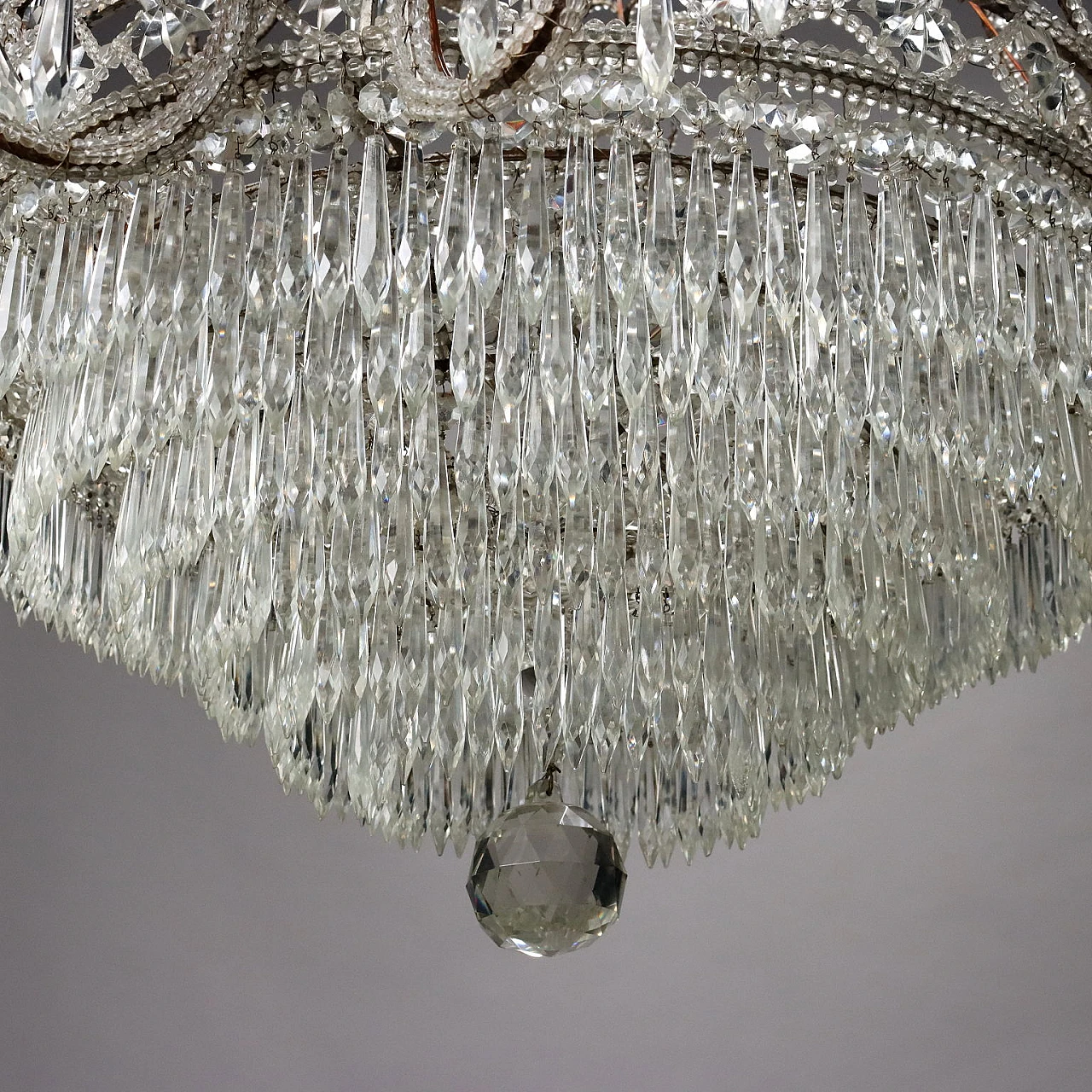 Eight-light chandelier with metal frame covered in glass and crystal 3