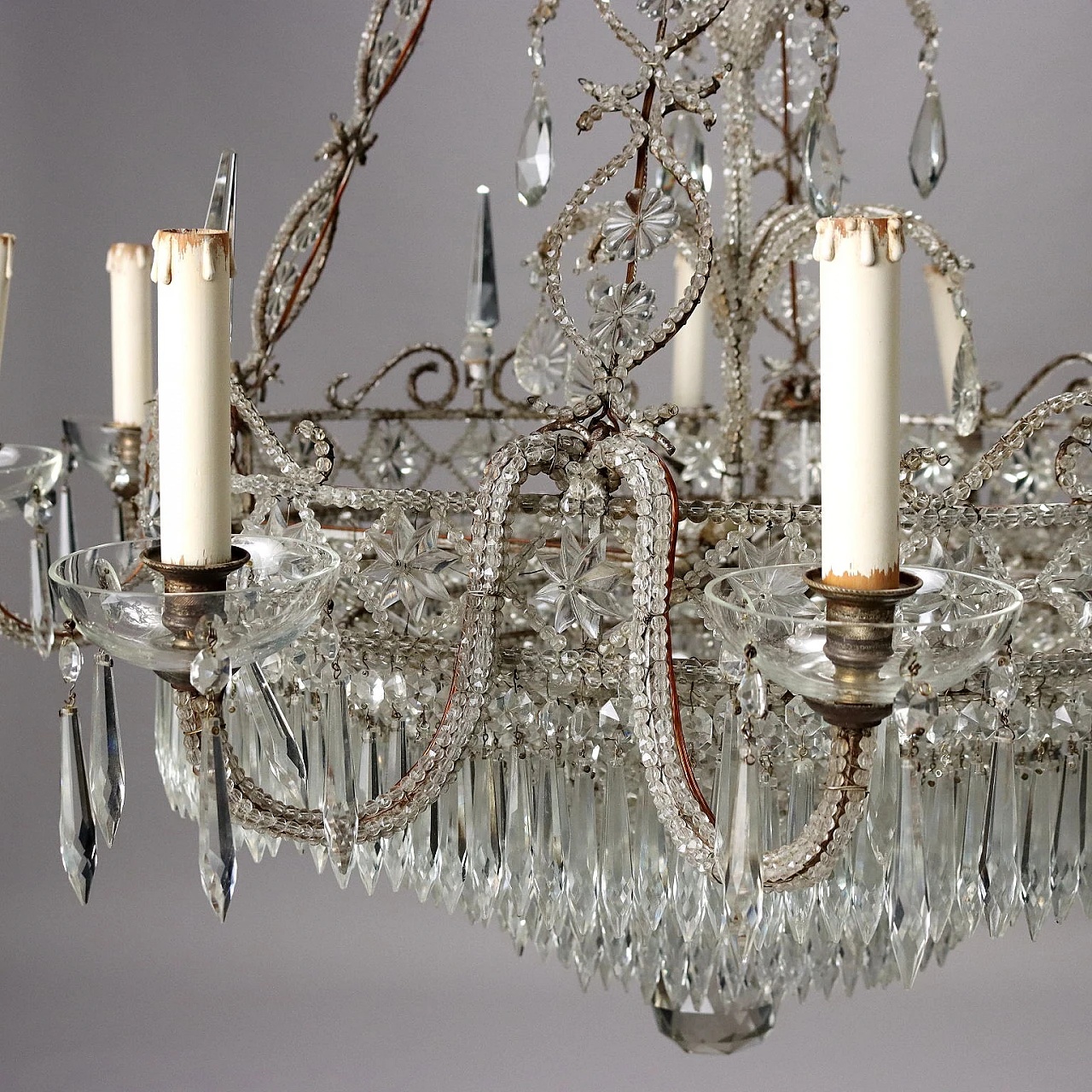Eight-light chandelier with metal frame covered in glass and crystal 4