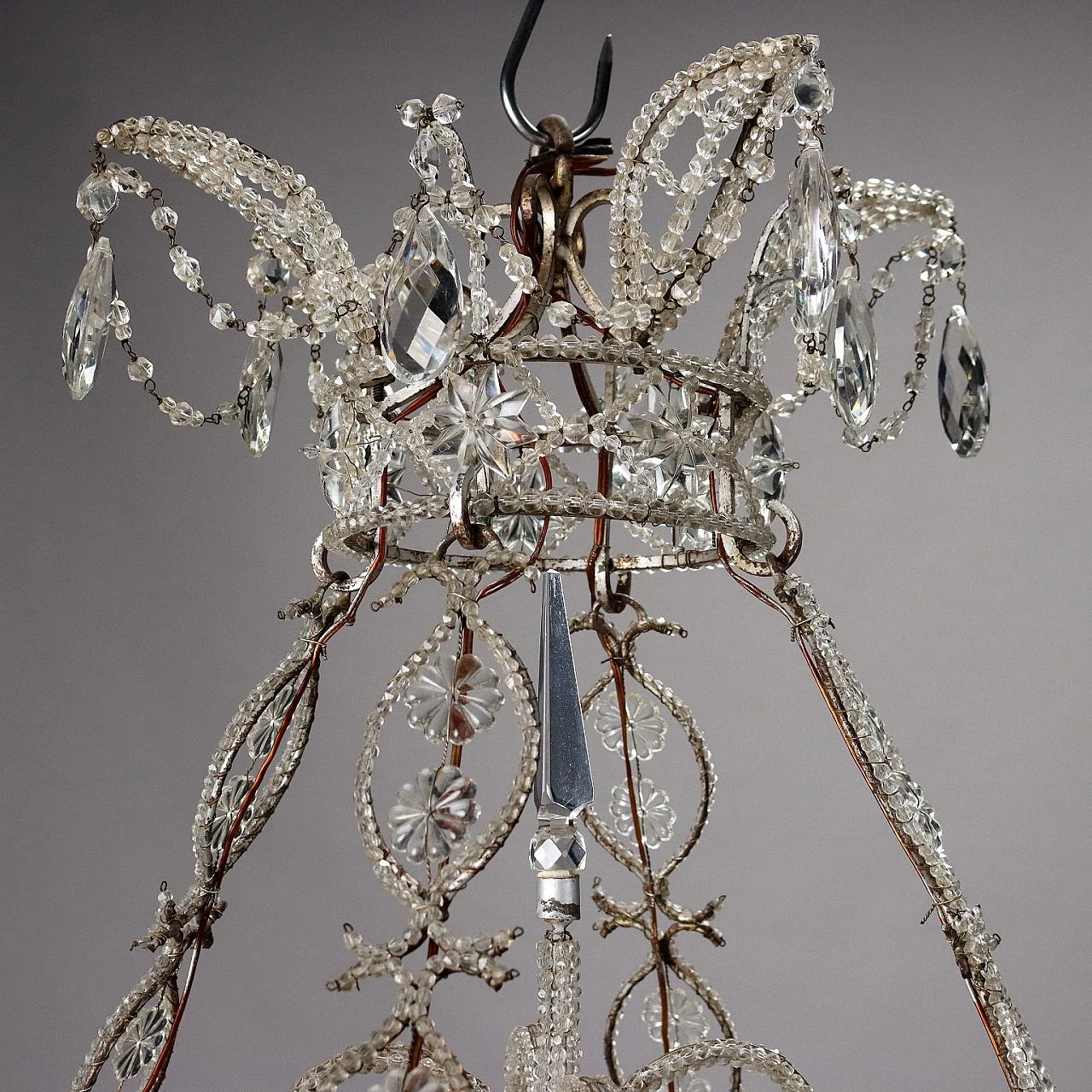Eight-light chandelier with metal frame covered in glass and crystal 8
