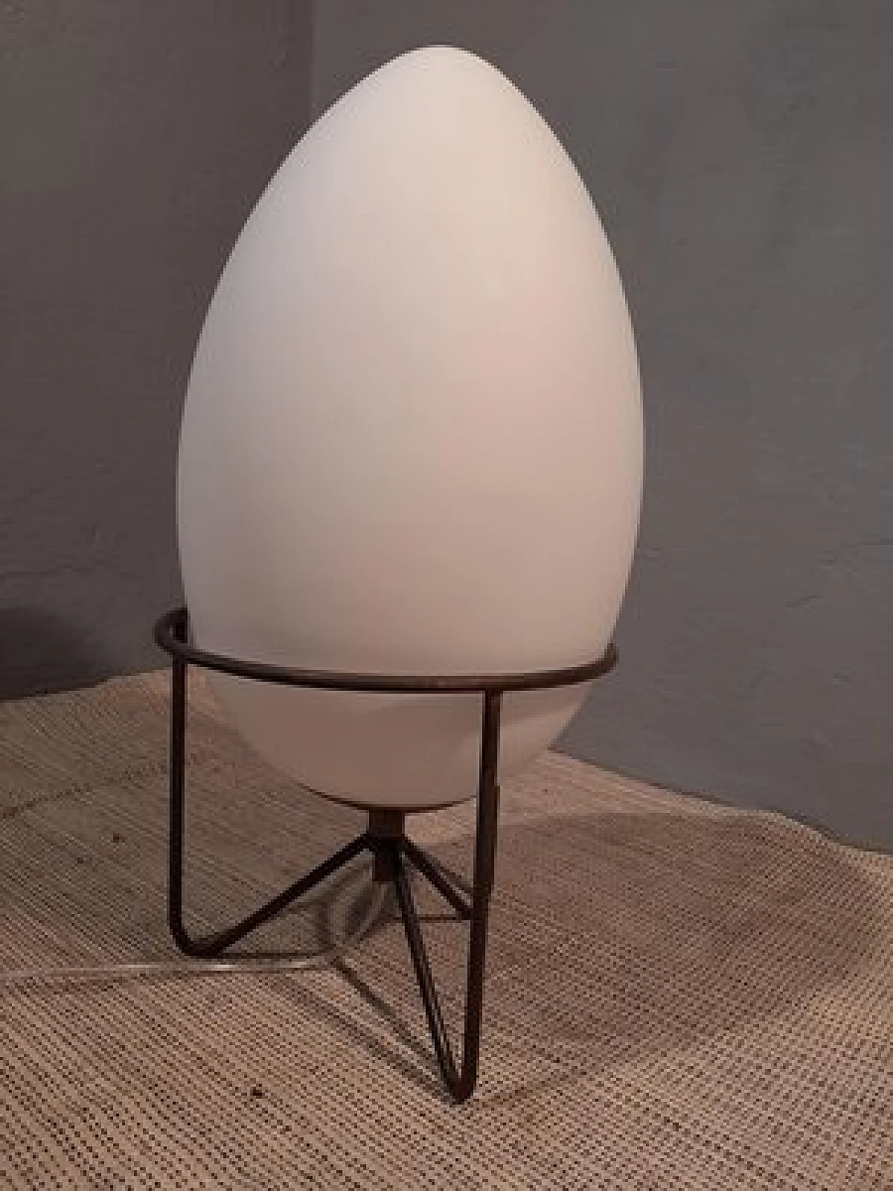 Egg-shaped table lamp in iron & glass in the style of Stilnovo, 1990s 1