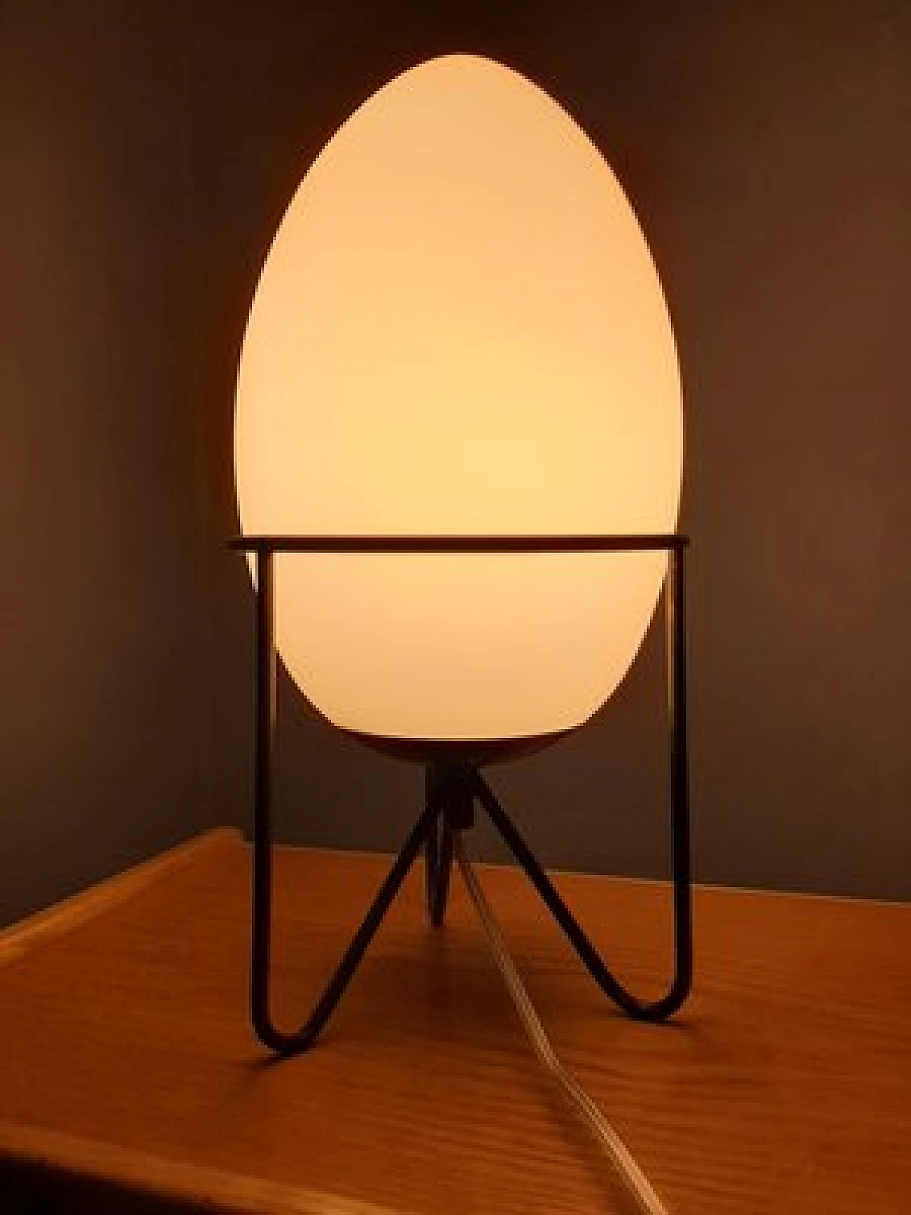 Egg-shaped table lamp in iron & glass in the style of Stilnovo, 1990s 2