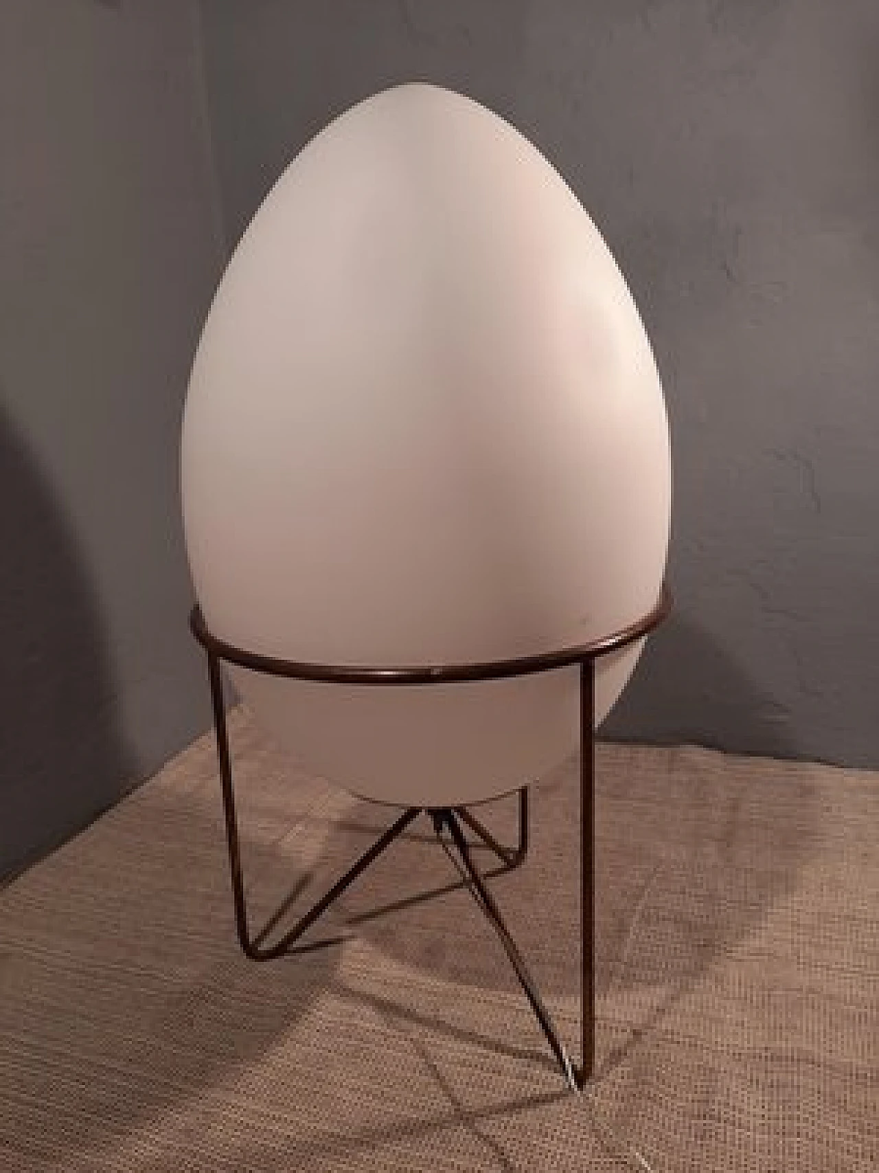 Table lamp egg-shaped in glass & iron in the style of Stilnovo, 1990s 3