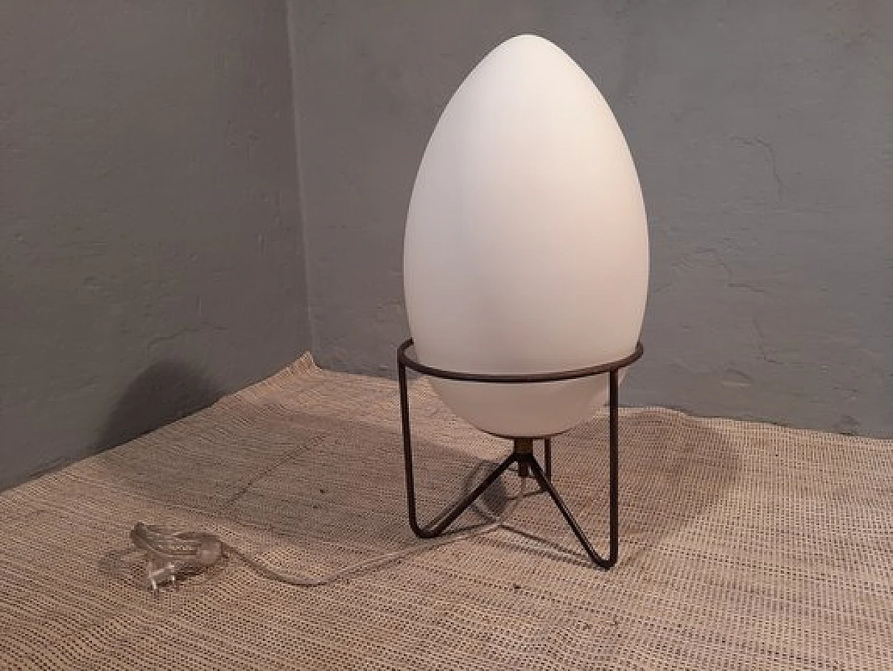 Egg-shaped table lamp in iron & glass in the style of Stilnovo, 1990s 3