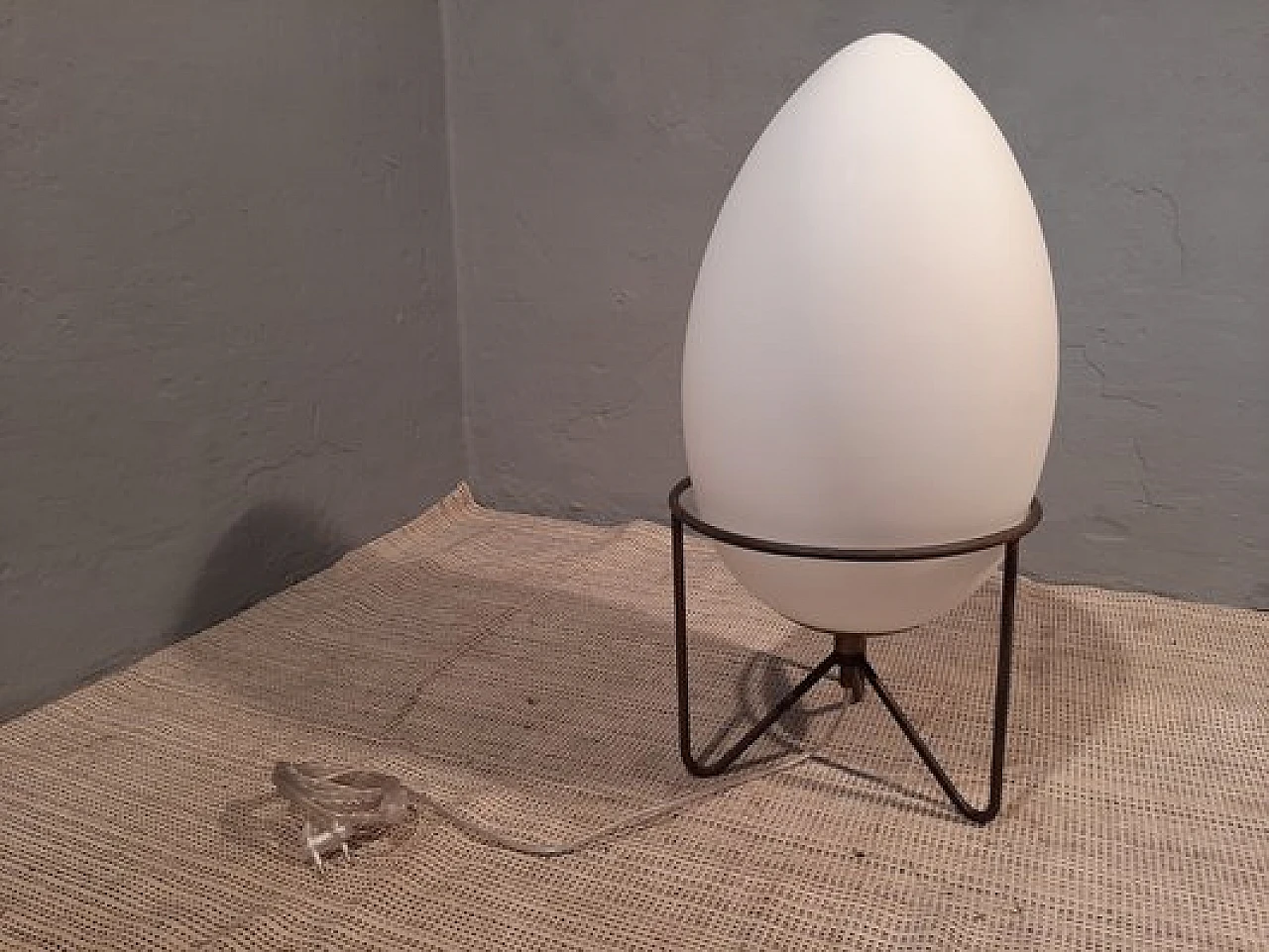 Egg-shaped table lamp in iron & glass in the style of Stilnovo, 1990s 4