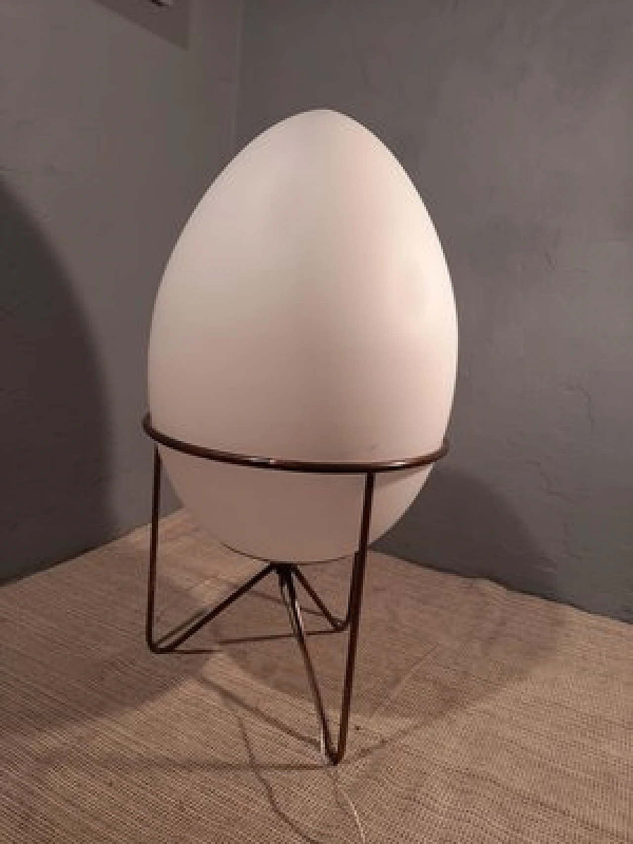 Table lamp egg-shaped in glass & iron in the style of Stilnovo, 1990s 5