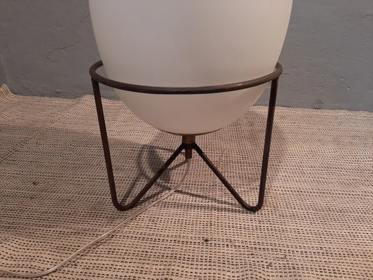 Egg-shaped table lamp in iron & glass in the style of Stilnovo, 1990s 6