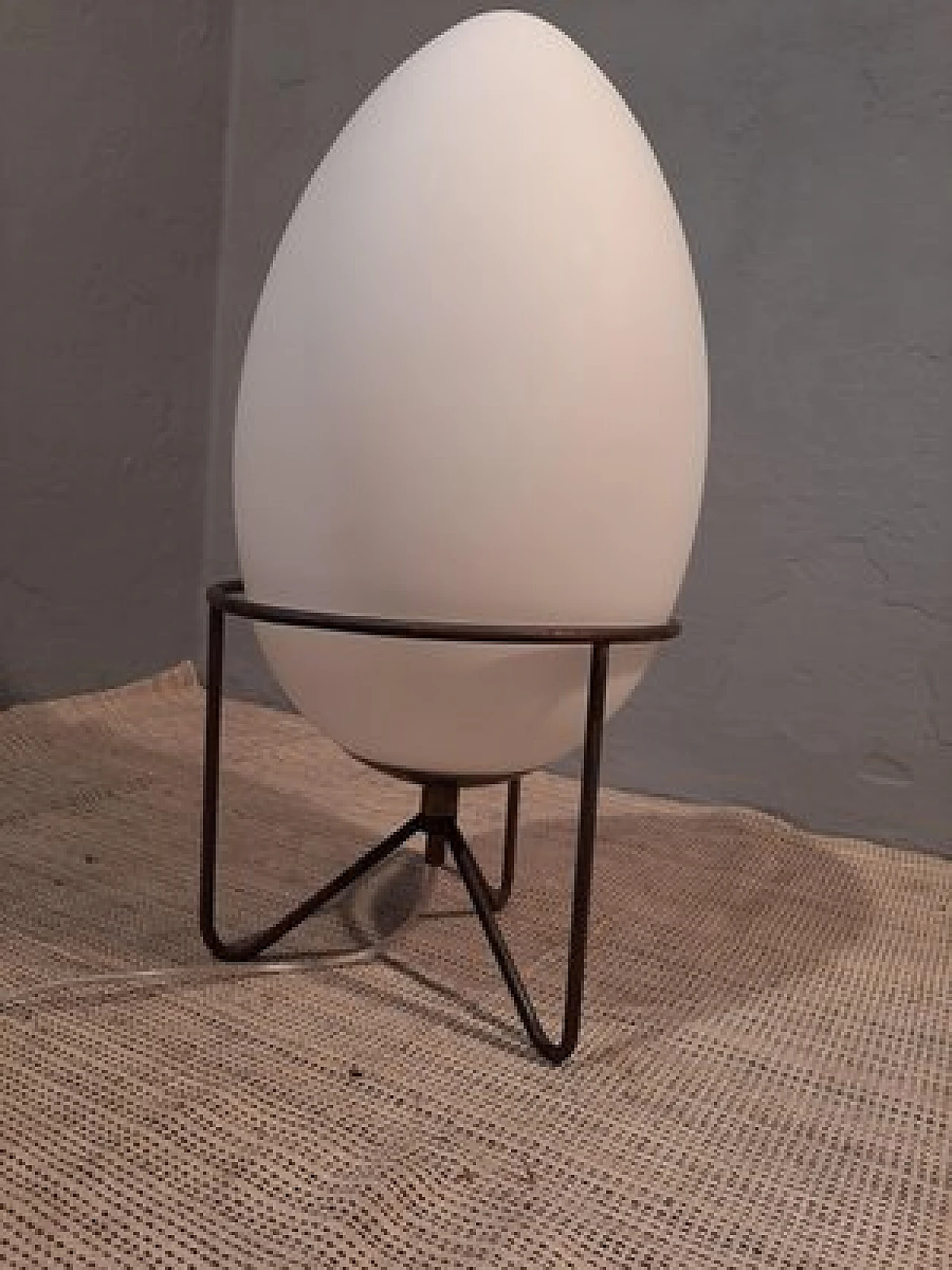 Egg-shaped table lamp in iron & glass in the style of Stilnovo, 1990s 7